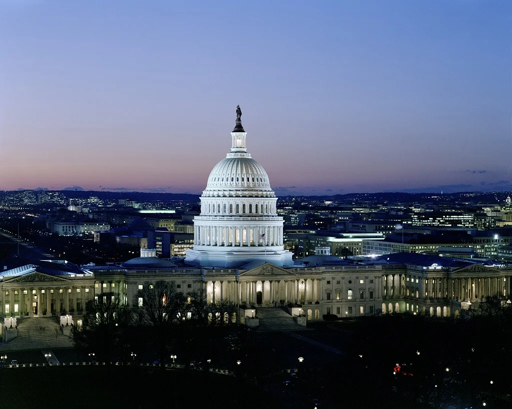 Dusk_at_U.S._Capitol,_Washington,_D.C..jpg
