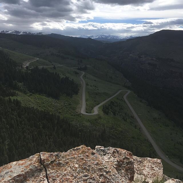 The loop road will be opening to Worthen Meadows on this side and Louis Lake on the South Pass side TOMORROW Friday, May 29th at noon. Have a safe and fun weekend everyone! (FYI not a recent picture 😬) #landerwy #windriverrange #takeahike
