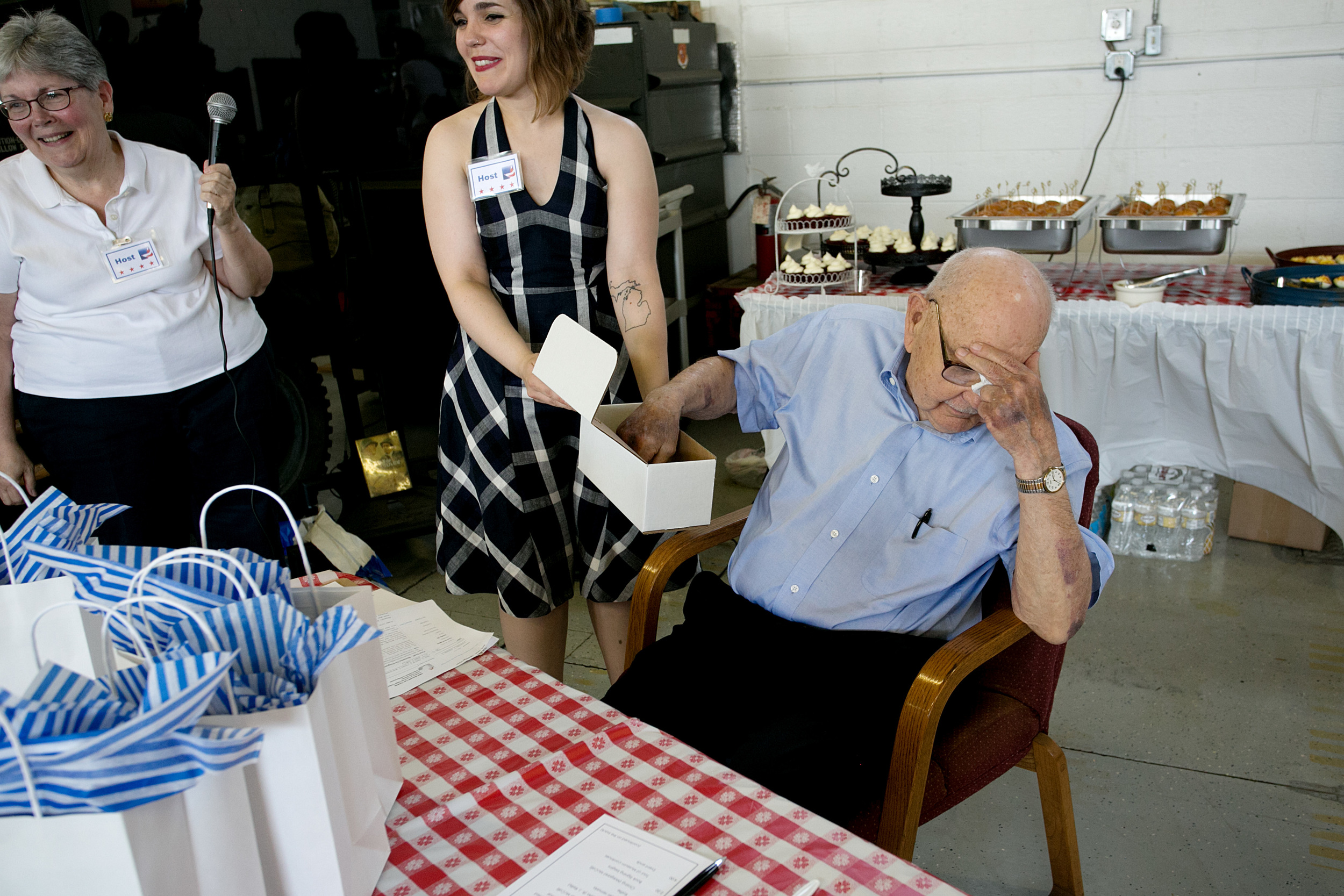 Bob pulls a raffle ticket.jpg