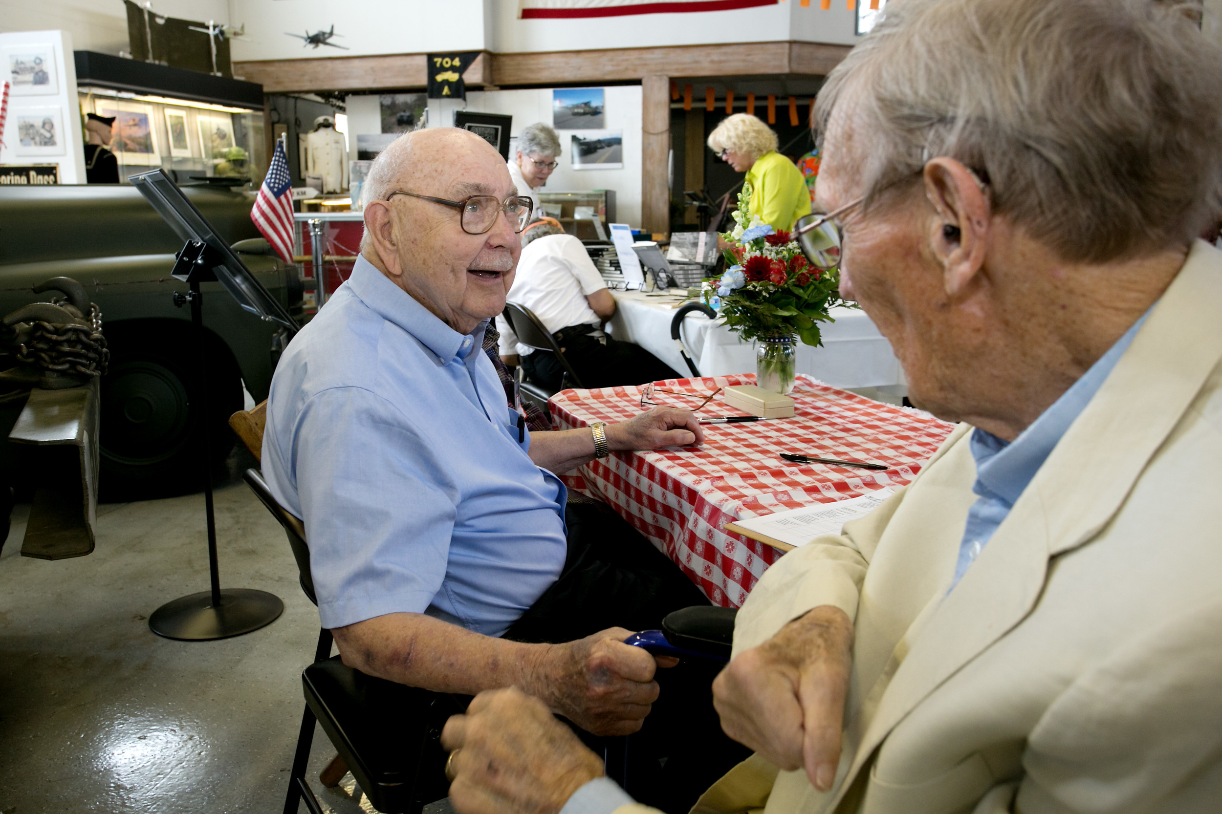 Bob chats w Ed Wolff.jpg