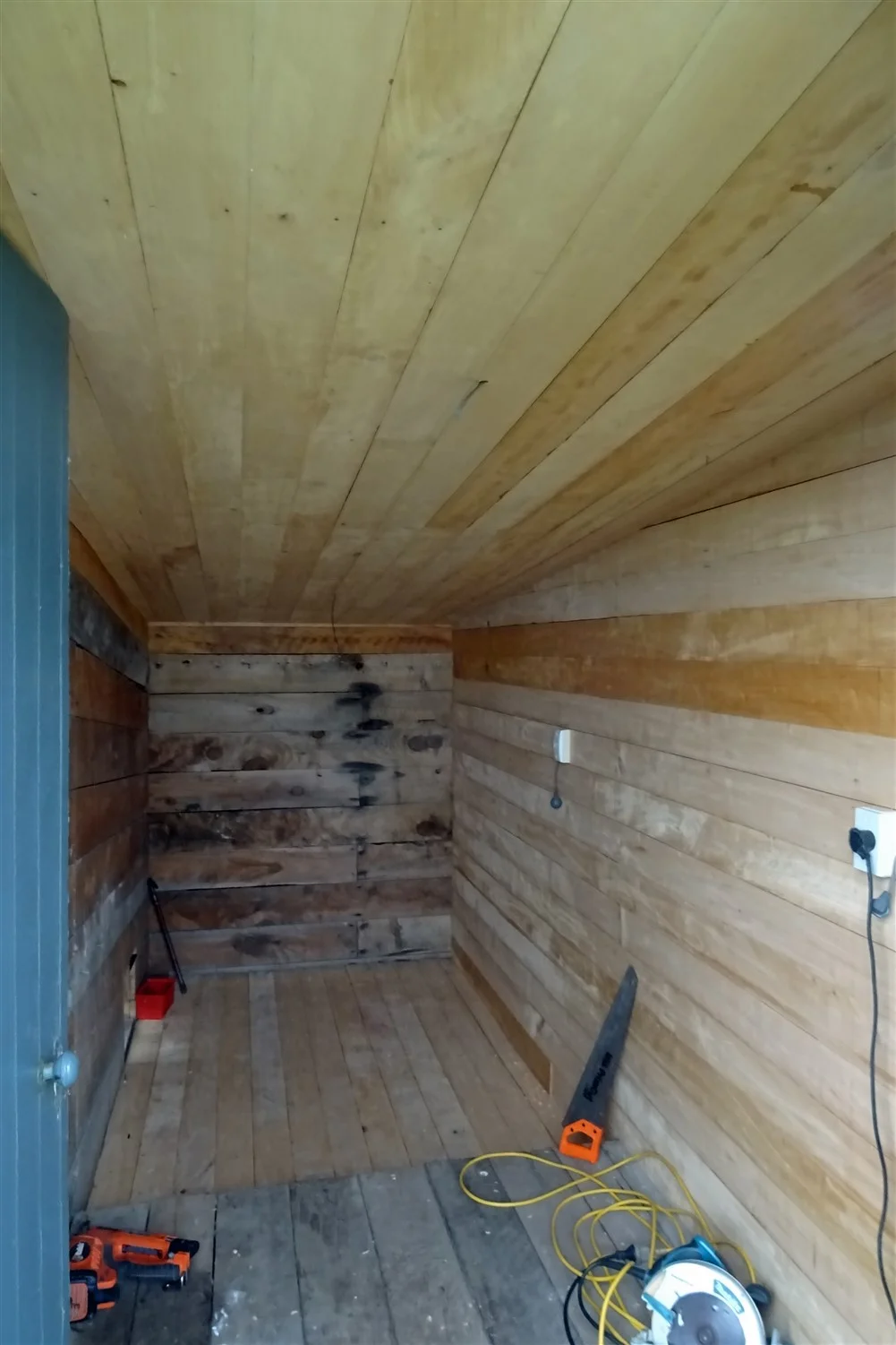 051_NewClosetLiningCeilingFloorWallProgress.jpg