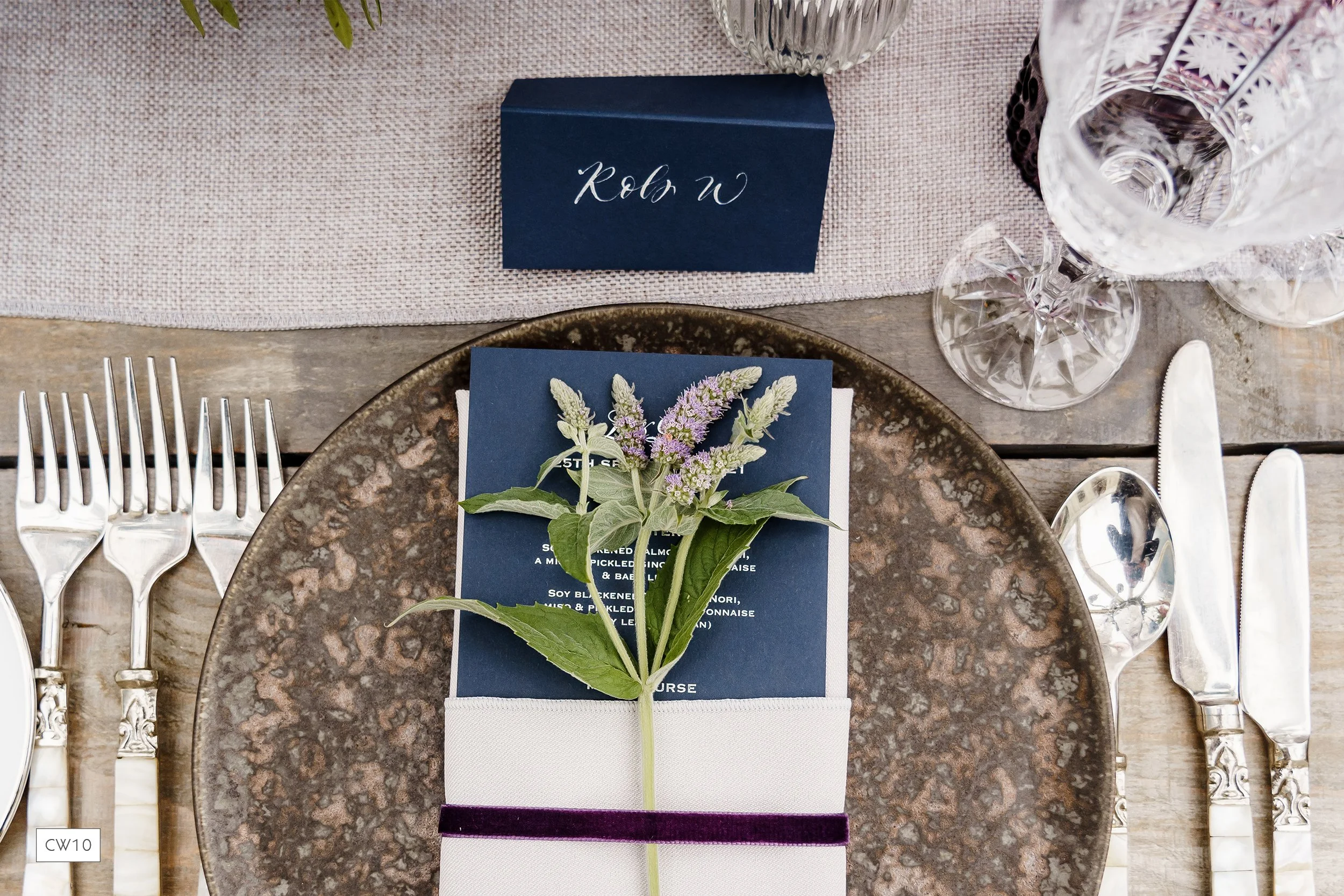 Modern-calligraphy-placecard-wedding-stationery-in-London-Dubai_CW10_ananyacards.com.jpg