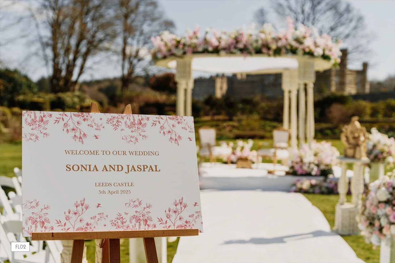 Floral_Leeds-Castle_Signange_welcome-sign_Ananya-Cards.jpg