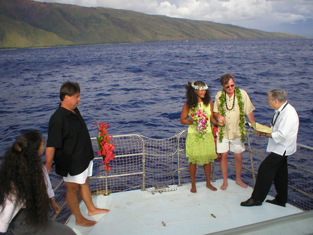 Boat wedding on Maui, Hawaii