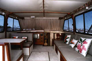 Hawaii fishing charter Magic interior