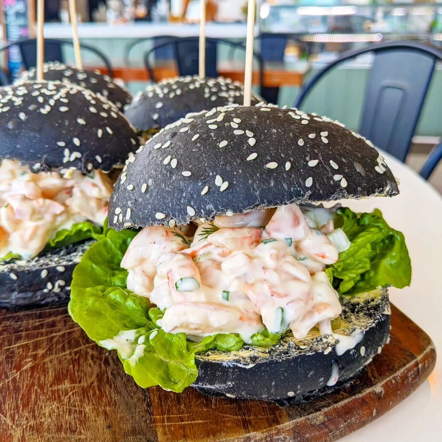 The KC Prawn Roll (A generous serve of fresh prawns tossed in herbed lime mayo on cos, in a toasted Charcoal bun)... Refreshing and soooo delicious 😋 grab it now!

#kensington3031 #kensingtonlocal #yum #melbournefoodie #lunch #delicious #melbourneca