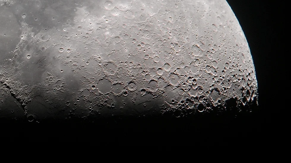 When the moon is up, bring your mobile phones for sensational lunar shots such as this! HTC mobile phone used to capture this image back in 2014.