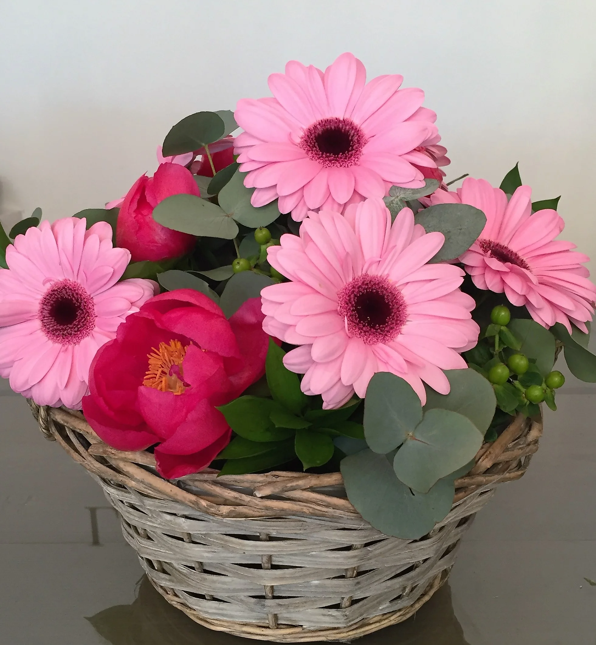 Gerbera spring basket
