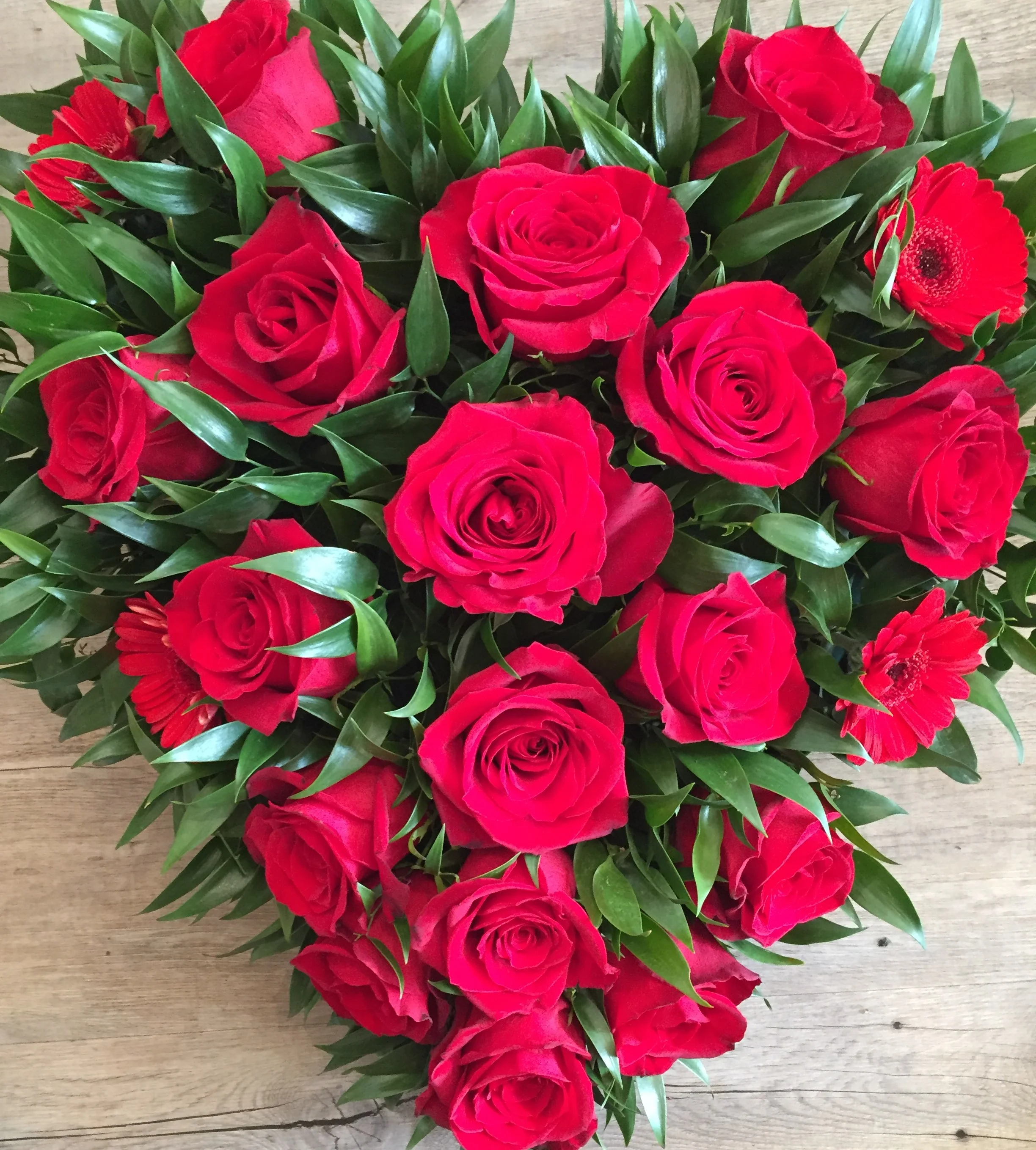 From the heart red rose tribute