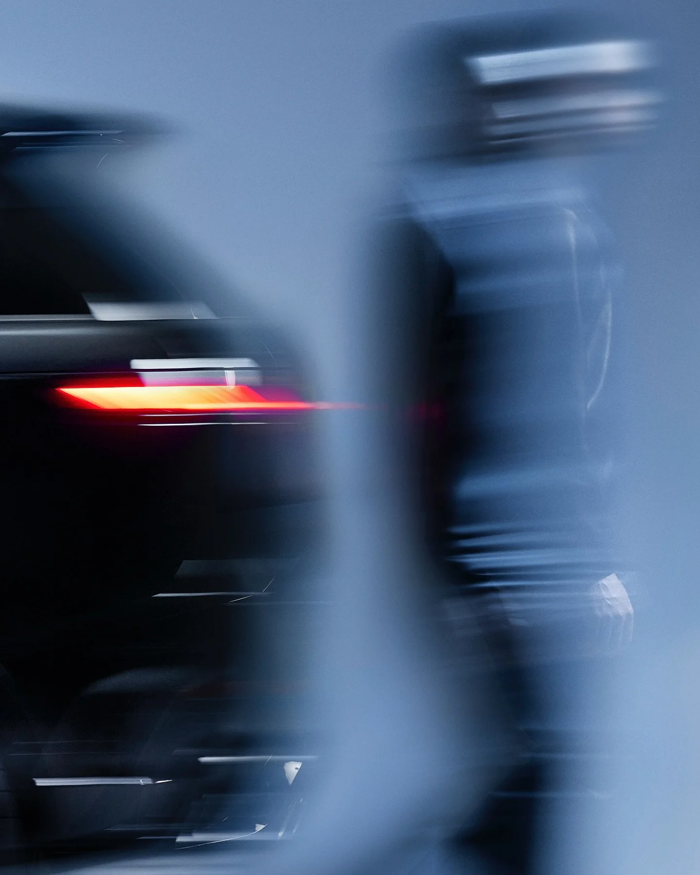 Latest work for @rangerover 

Had a blast shooting some motion blur in the studio. Great to be back in the car for a week creating some winners for @rangerover &amp; @accenturesong 

Big shout out to @shotbykino @das_great @tevinsm_ @lindadorigo @hop