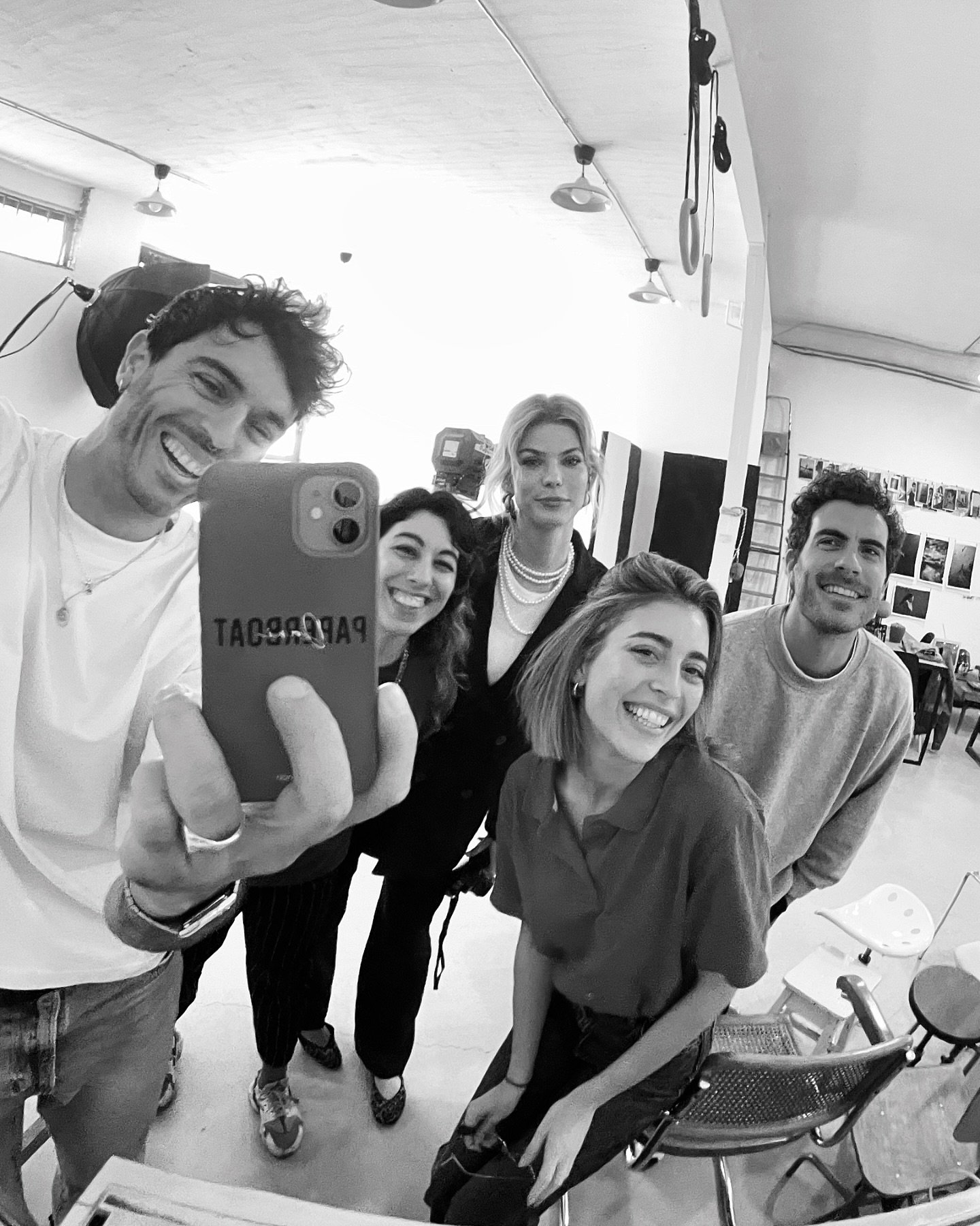 Bienvenido @meymeofficial a @rufiogaraje 🤘🏽💛
@danipaperboat 
@manumedi1 
@teresamora6 
@_lols 
@pilarsarrion 
@patridelmoral 
@adrianalanuzam 
@makeupalejacalx 
.
.
.
#rufiogaraje #madrid #meyme