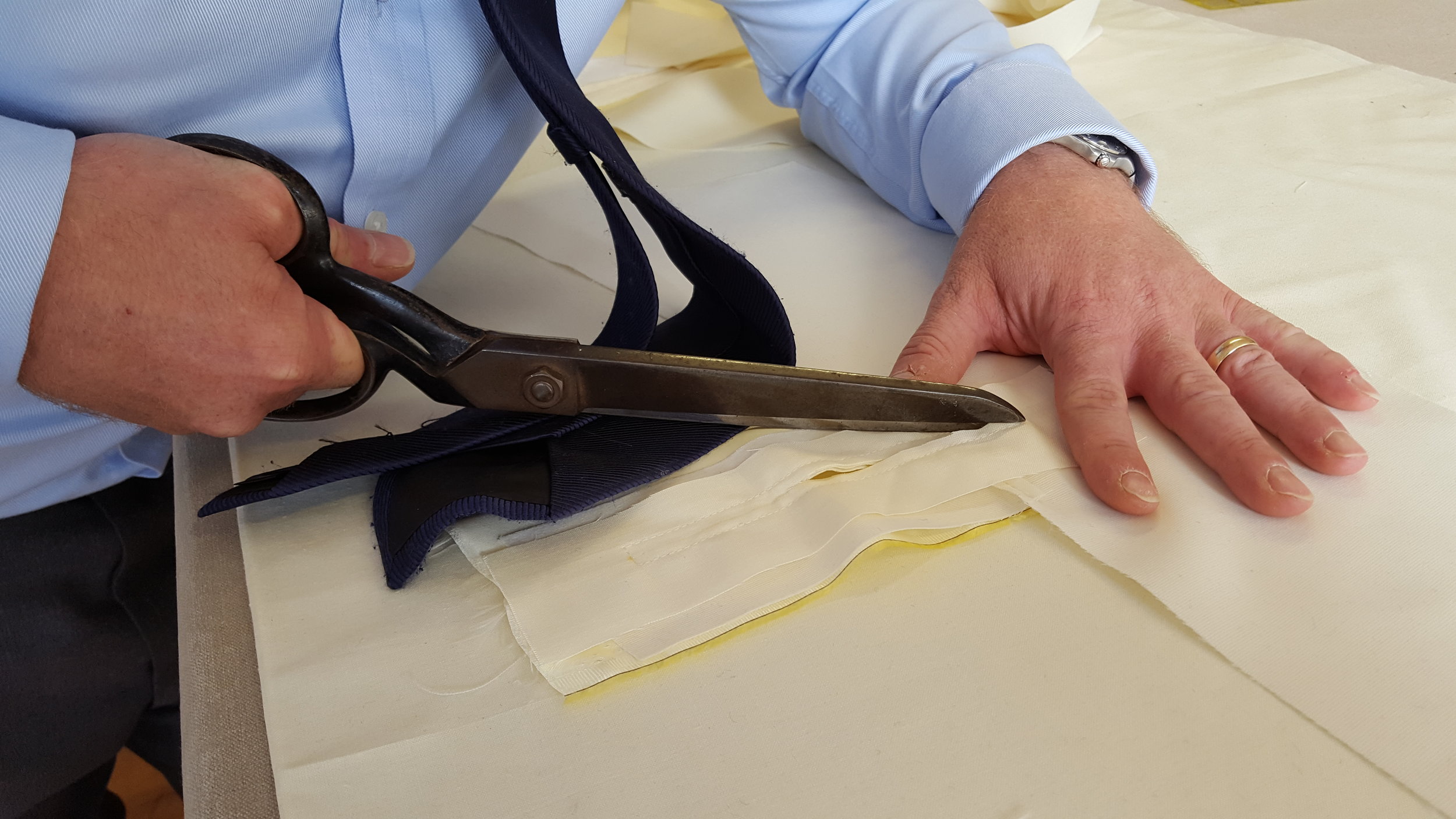 A white jacket in construction. No pricked fingers allowed!