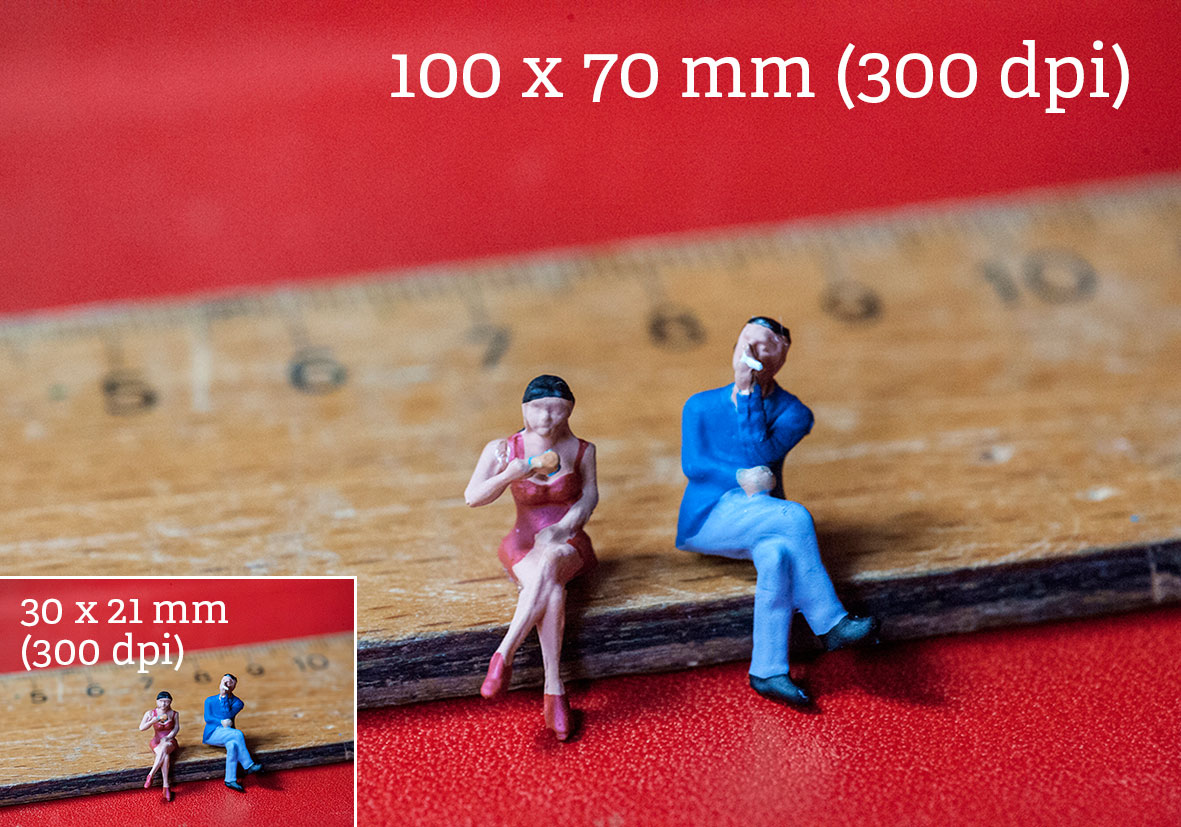 Das gleiche Bild in zwei Größen (10 x 7cm und 2 x 2,1 cm bei 300 dpi) für den Druck optimiert. Beide Bilder sind scharf. Würde man das bereits verkleinerte Bild wieder auf 10 x 7 cm aufziehen, wäre es unscharf. 