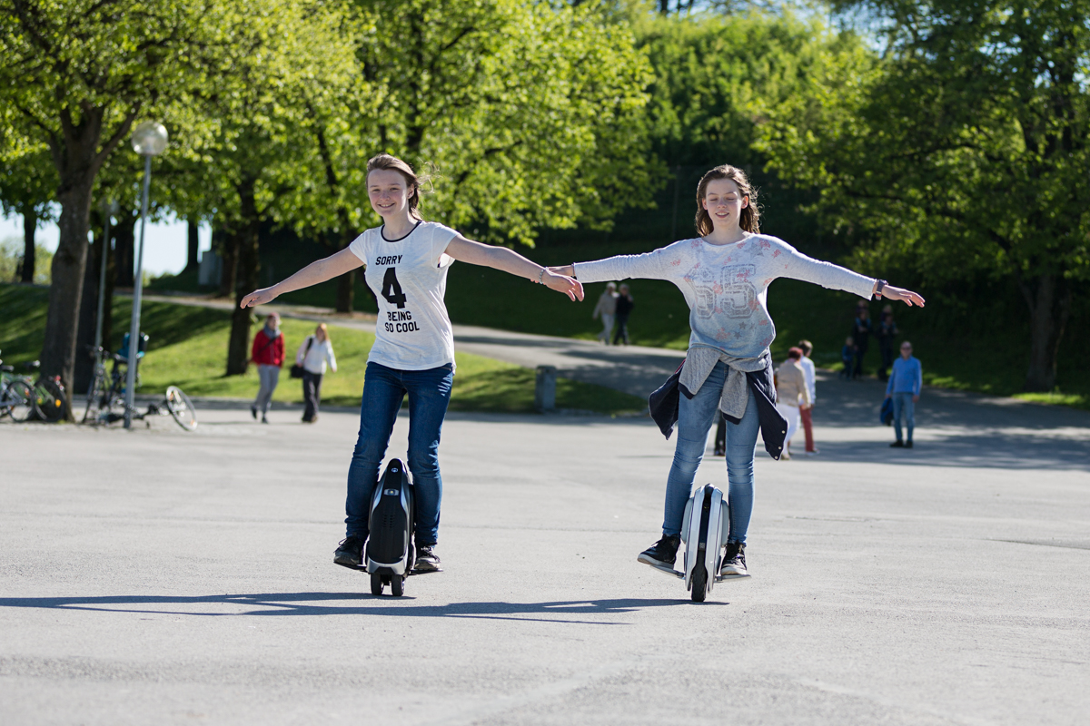 spass auf dem elektrischen einrad - foto: simone Naumann