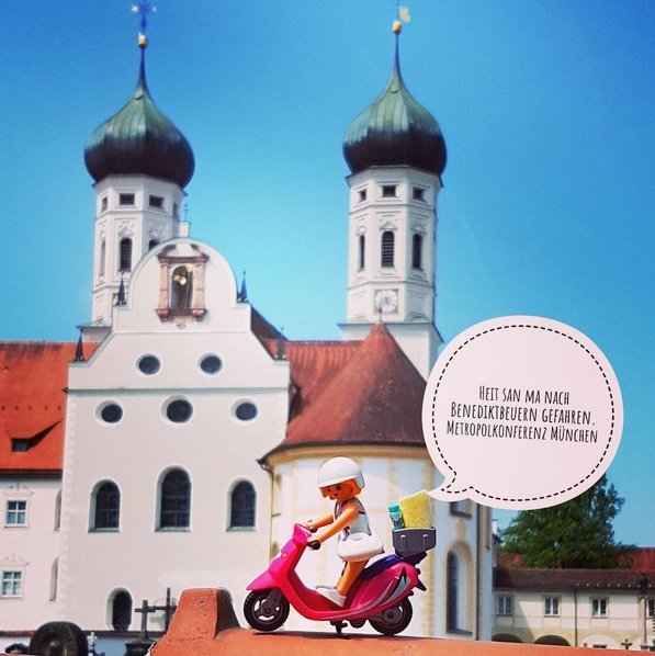 Alice Lindl von eFuture nutzt Playmobilfiguren und Sprechblasen für Storytelling auf Instagram um ihre Produkte - mobile eRoller und eScooter - zu vermarkten - wie sie das macht ist hier nachzulesen .
