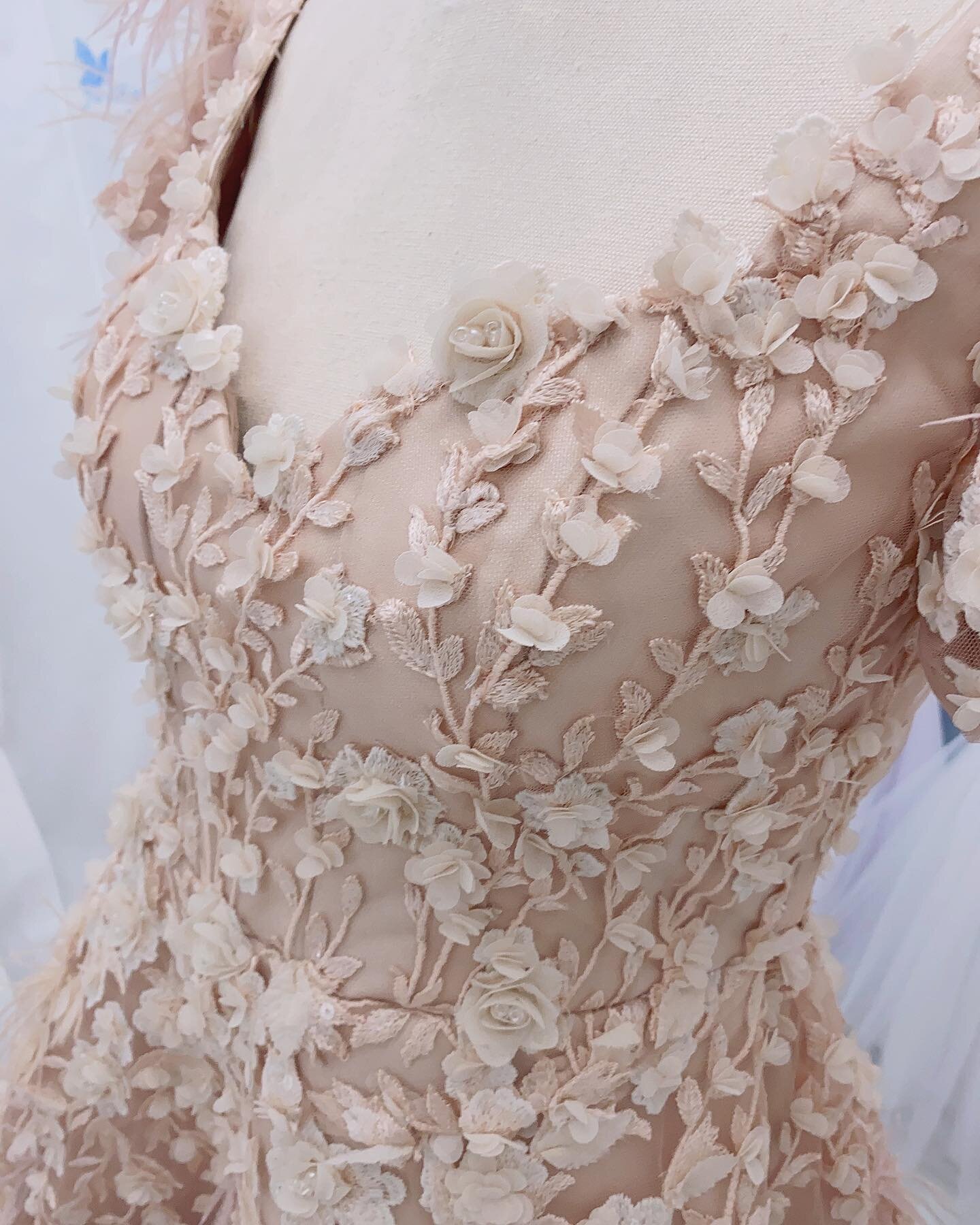Textures, fabrics, lace, appliqu&eacute;, beading, pure silk are all part of this creation.
.
.
#specialoccasionsgown #engagementgown #custommade #textures #Whitebutterflybridalcouture #details #love