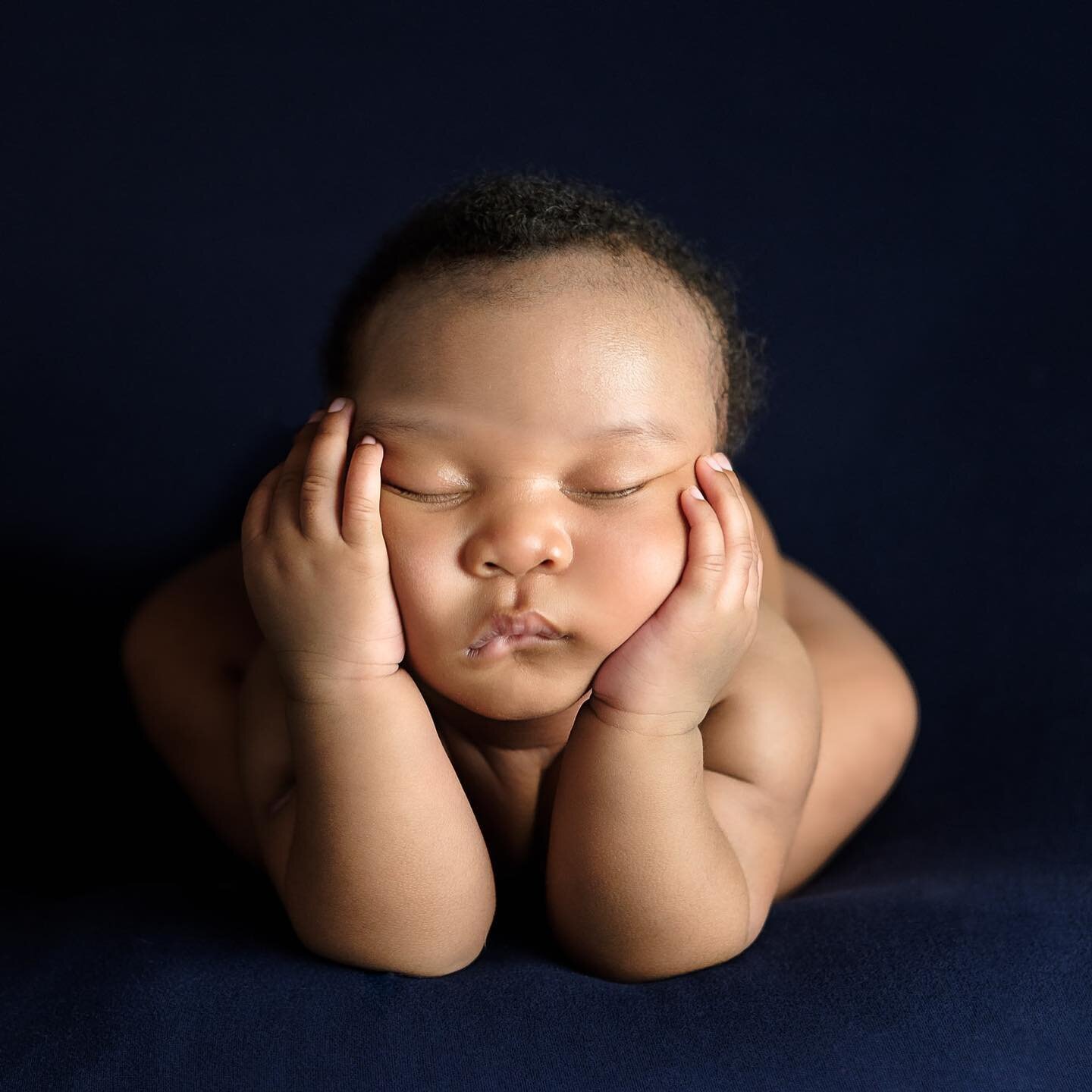 Can&rsquo;t get enough of those squishy cheeks and baby rolls 😍
➳
➳
➳
➳
#newbornphotography #newbornphotographer #newbornphotoshoot&nbsp;#newborn #baby&nbsp;#newbornpictures&nbsp;#newbornphotos #babyphotography abigailsmithphotography #empangeniphot