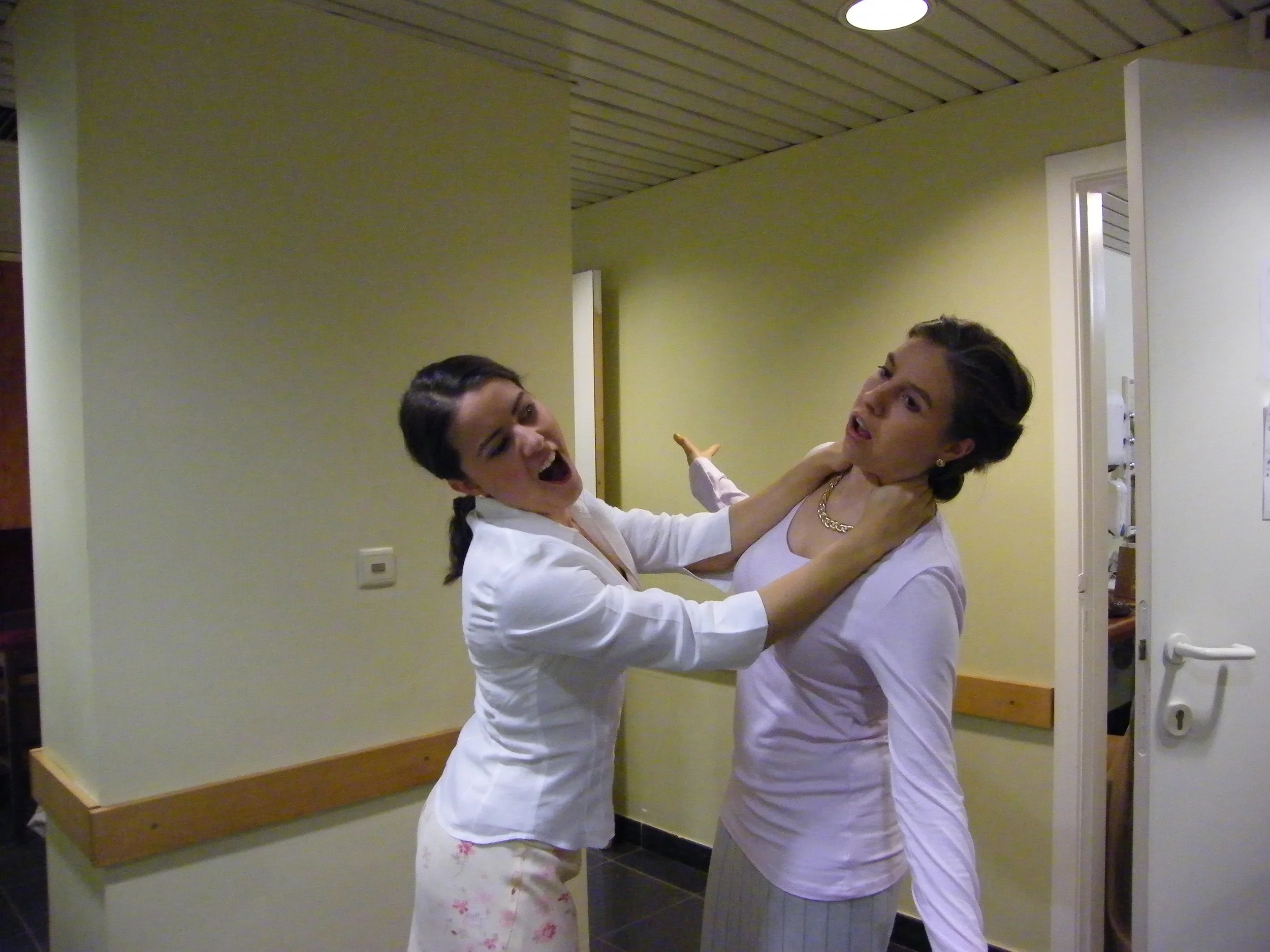 Backstage 'Le nozze di Figaro' Elsi Spanoghe (Susanna) and Marijke Tielemans - De Bolle ("Beloved" mother-in-law Marcellina) (Novermber 2015)