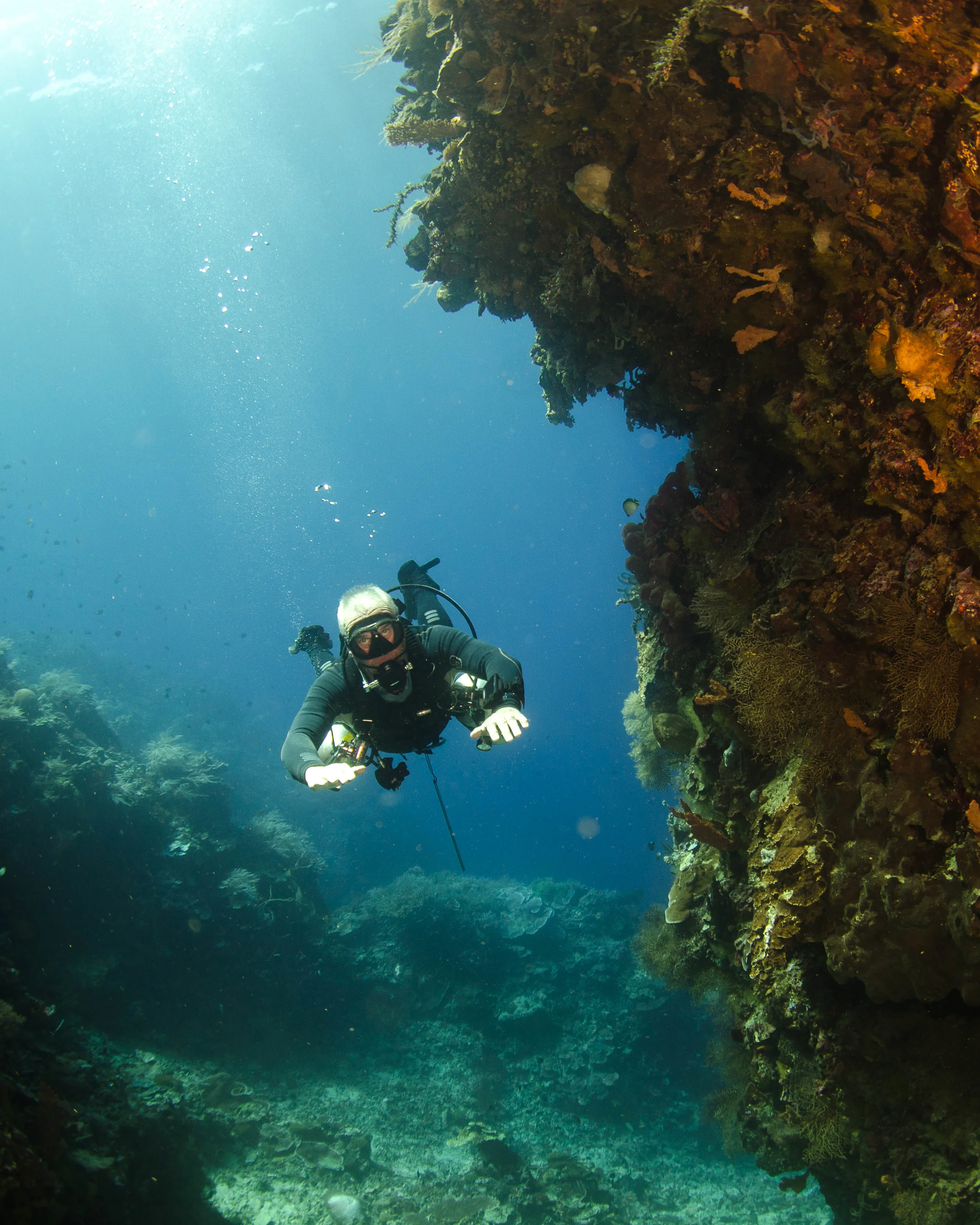 c sidemount in crevice 2.jpg