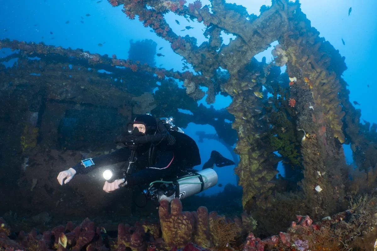 Bunaken Oasis - wreck -17.jpg