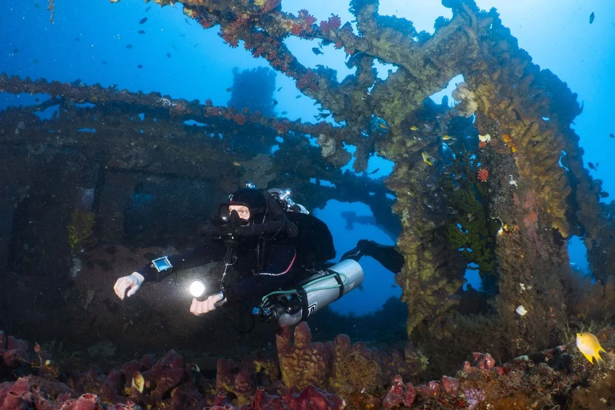 Bunaken Oasis - wreck -18.jpg