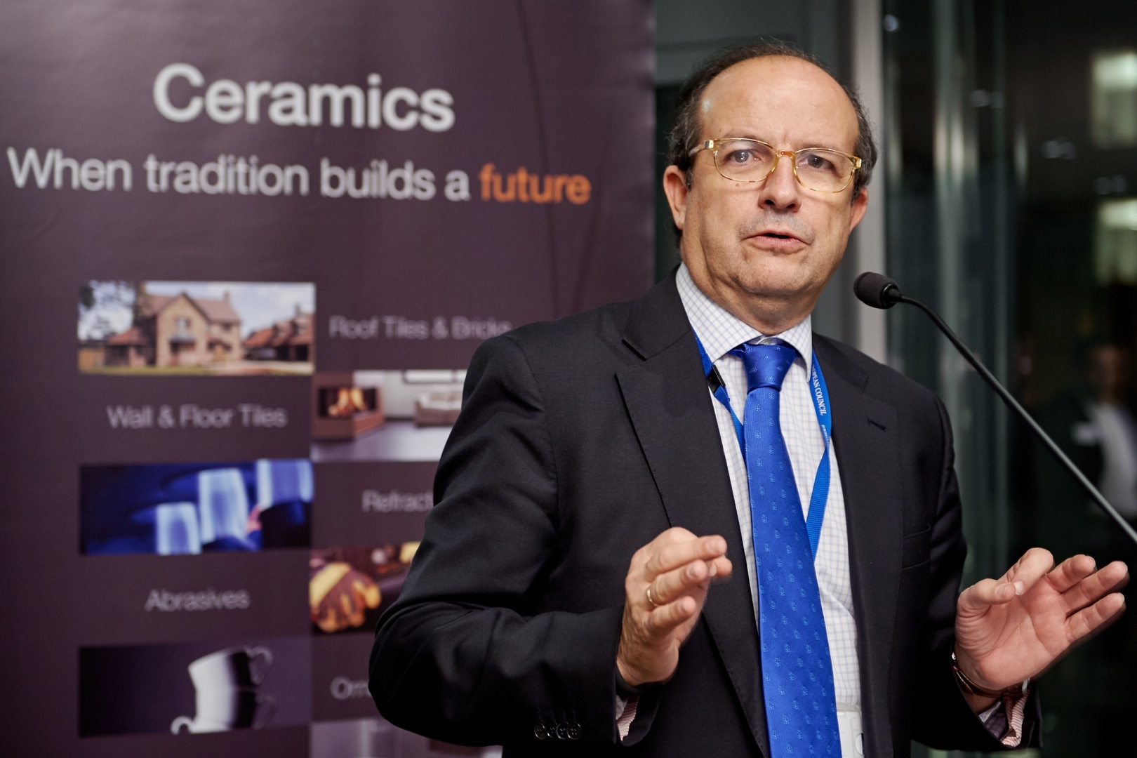 Daniel Calleja Crespo, Director General of DG Enterprise and Industry, gave the keynote speech at the cocktail reception following the Forum. He noted that “as Europe continues to fight its way out of the financial crisis, promoting industrial competitiveness is of the utmost importance. Manufacturing sectors like ceramics have been and will continue to be a vital part of the European economy and the creation of jobs.”