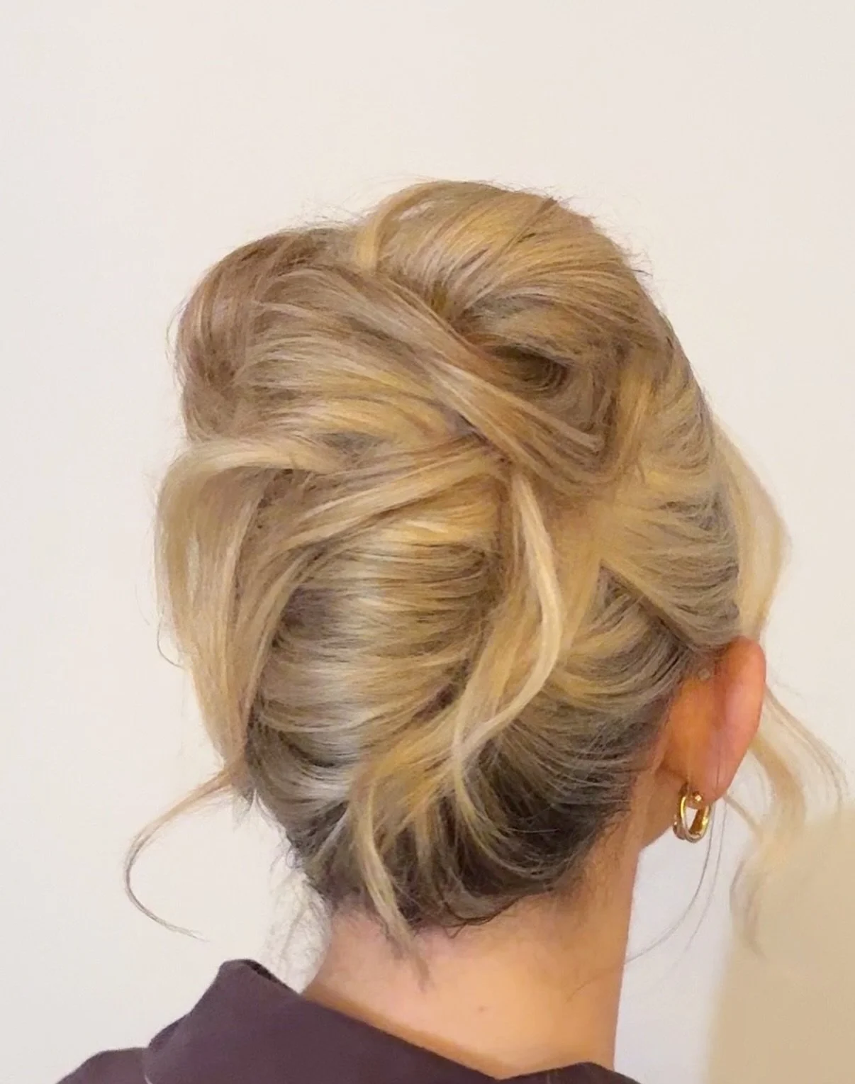 Dropping this here in case you&rsquo;ve been hunting for the perfect bridesmaid updo&hellip; 👀

Effortless, polished, and modern - just how I love my styles to be. 🫶🏻

#updo #bridesmaidhair #frenchtwist #modernupdo #edinburghhairdresser #edinburgh