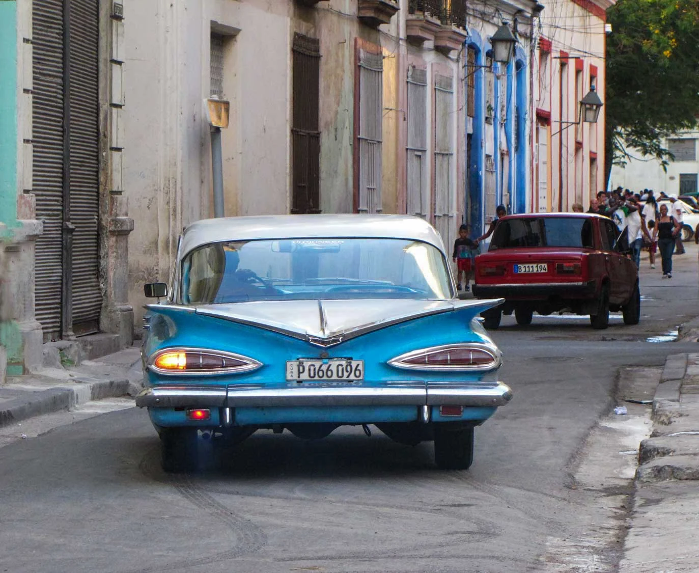Small-Blue-&-white-car-skid-2.jpg