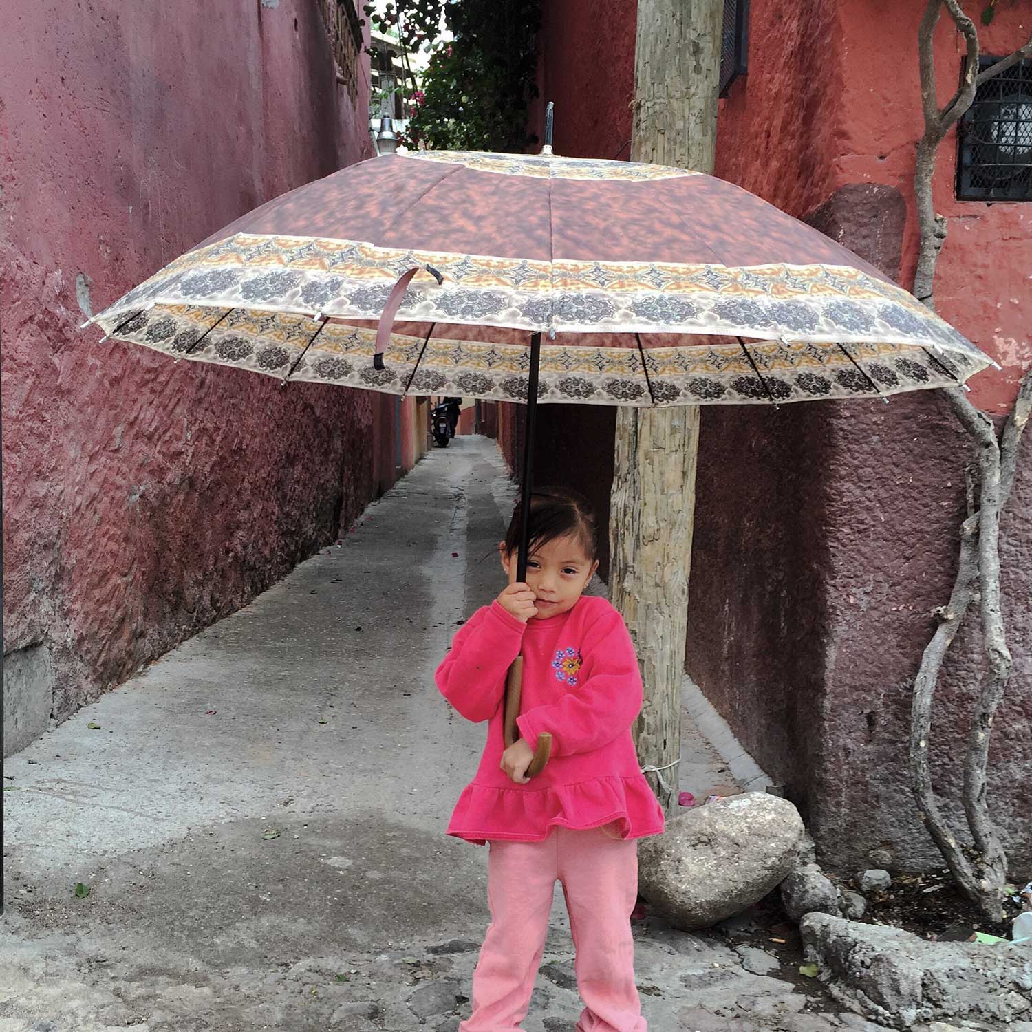 Girl-umbrellafor-web--IMG_5010.jpg