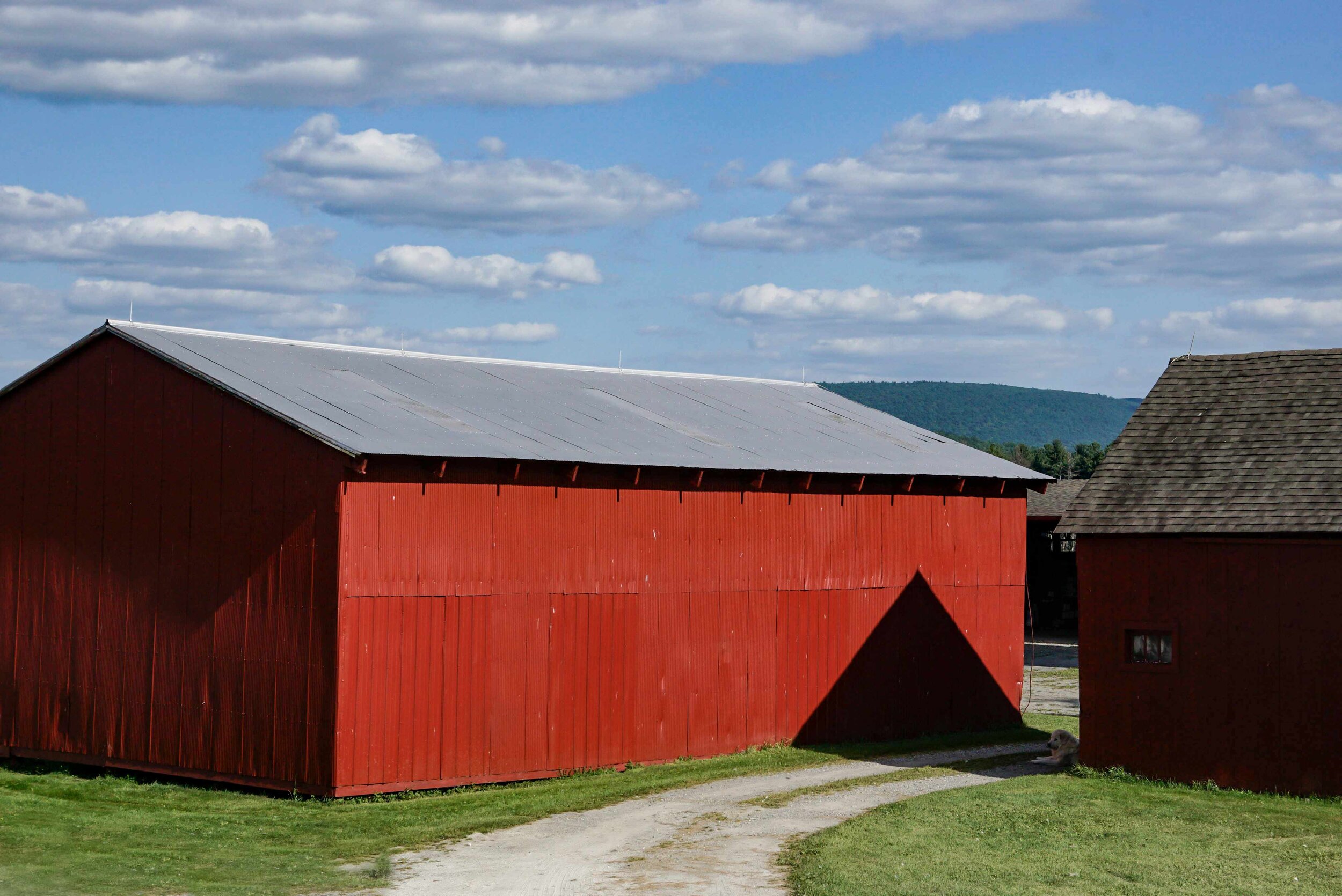_Red barn and triangleDSC5789.jpg