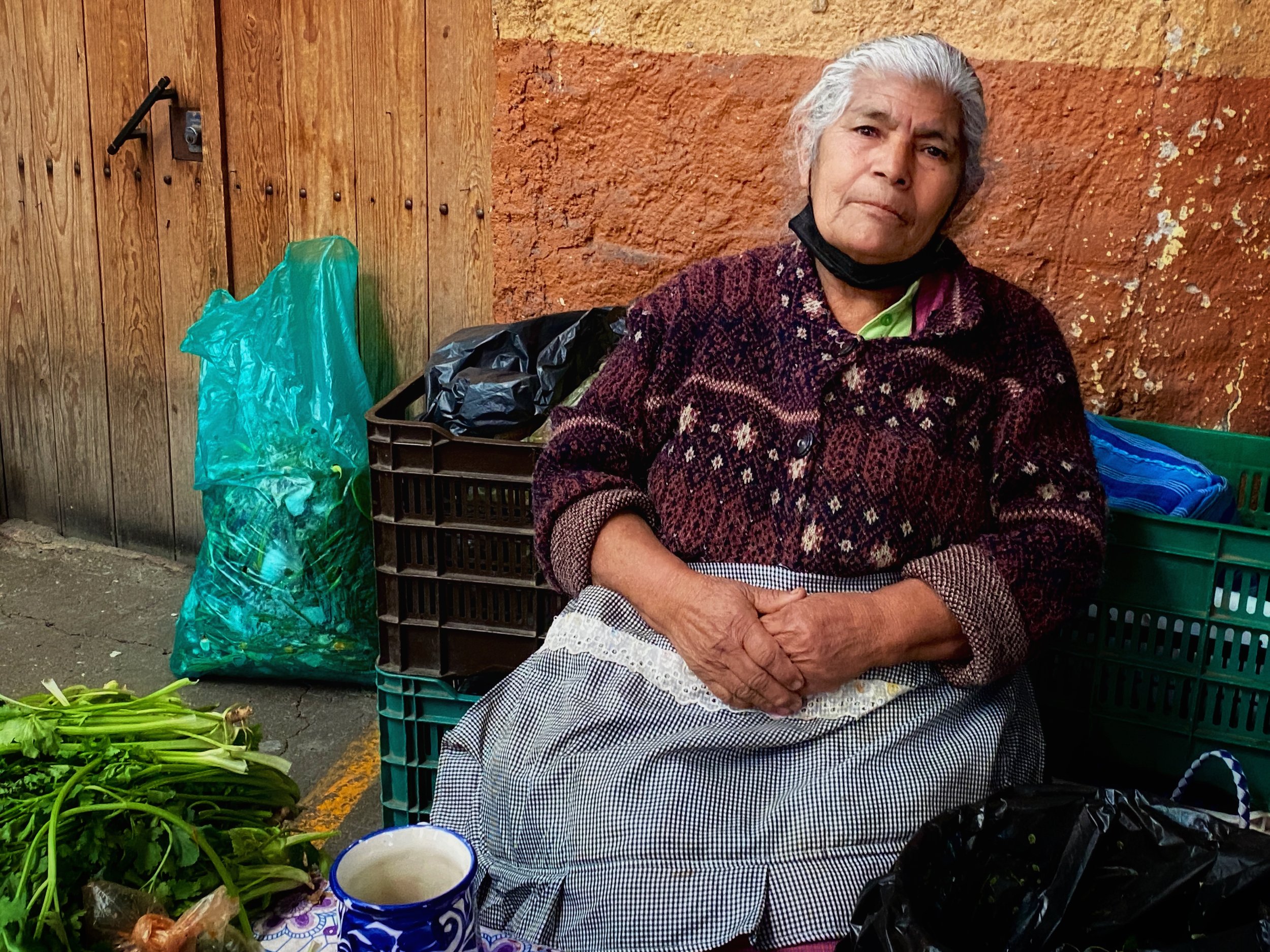 Woman in market IMG_4267.JPG