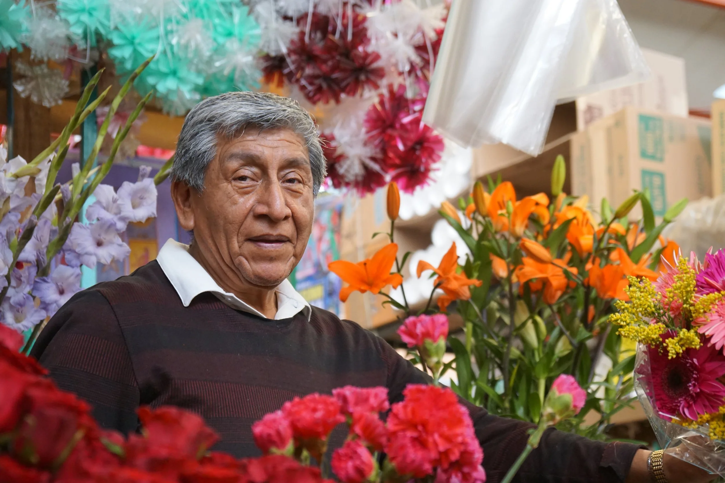 Guy and flowers DSC00082.JPG