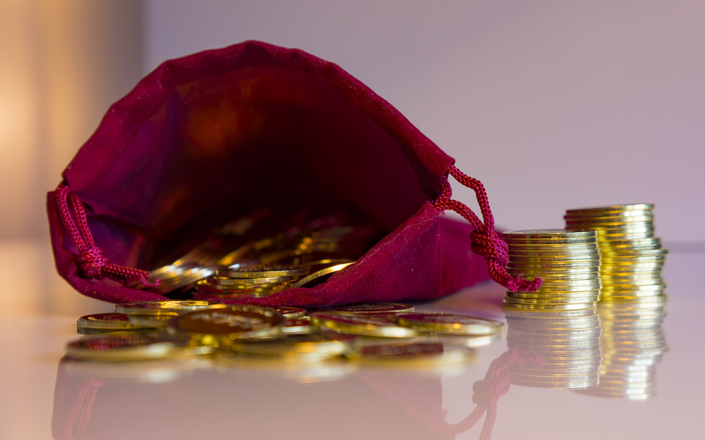 We loved the tokens so much we got velvet bags so we could give sacks of gold as a prize.