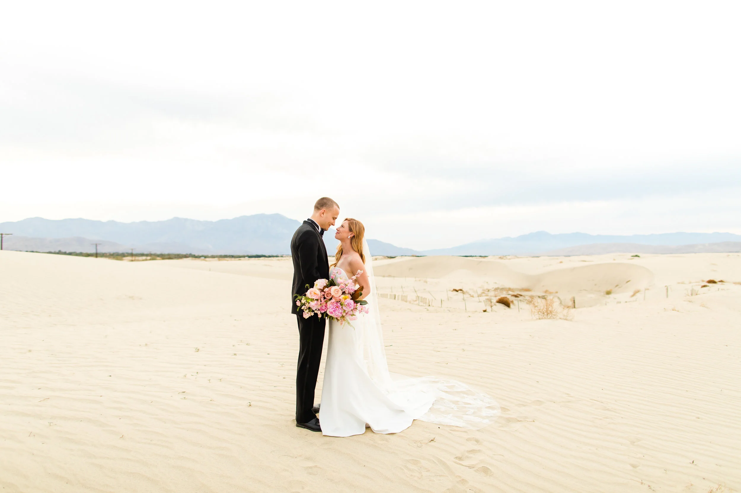 palm-springs-sand-dune-wedding-portraits-bridal-bouquet.jpg