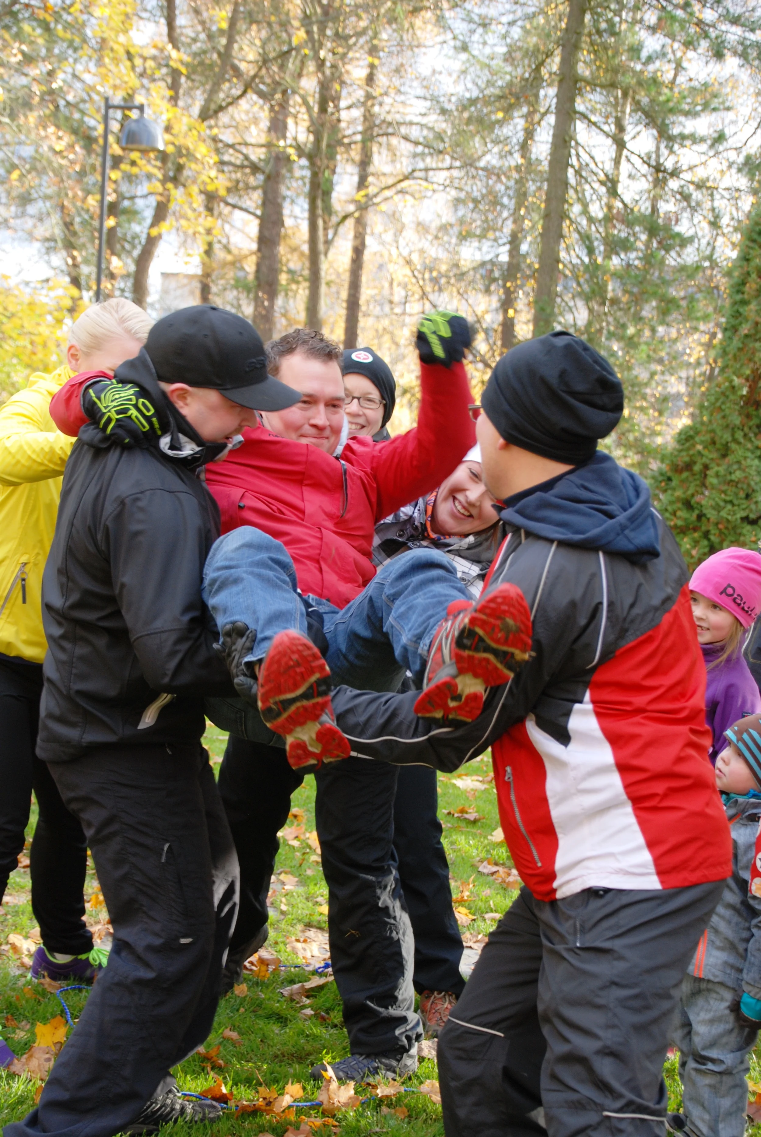 ....Monkey Olympics..Apinaolympialaiset....