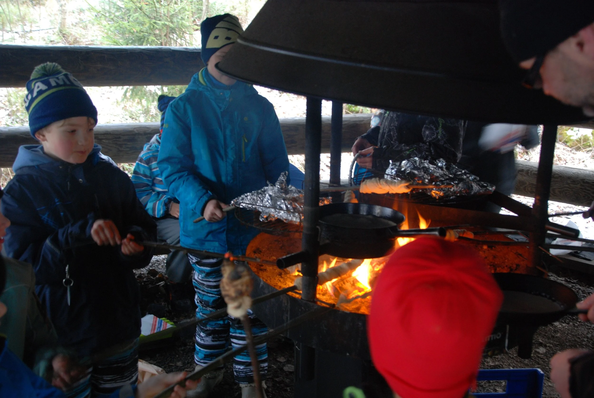 Campfire cooking in finalnd.JPG