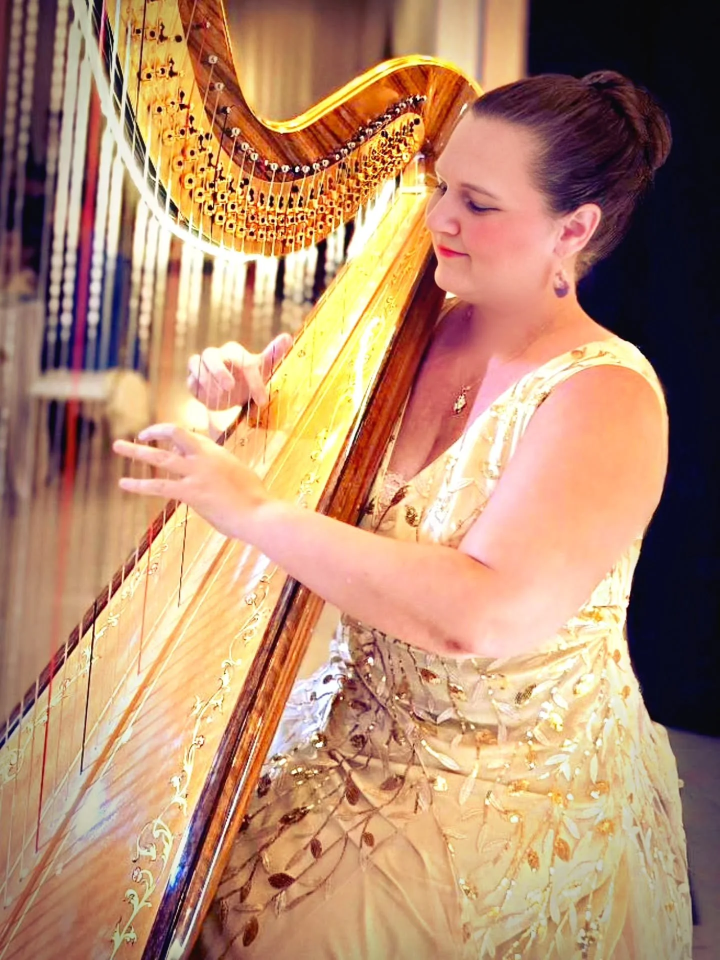 Www.TheMichiganHarpist.com
Www.youtube.com/@themichiganharpist

***
3/3 Weddings this weekend!

I was so happy to play during the dinner hour for this beautiful couple at @crystalgardensbanquetcenter! 

Their theme - &quot;Bridgerton Vibes&quot; - br