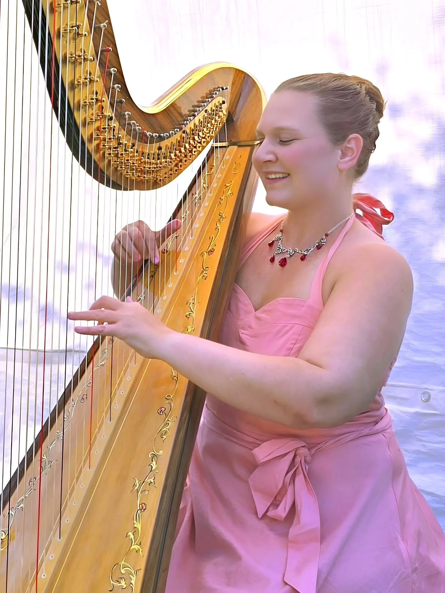 Www.TheMichiganHarpist.com
Www.youtube.com/@themichiganharpist

***
1/5 Weddings this week!

It was a BEAUTIFUL Wednesday afternoon on Meadow Brook Hall's (@meadowbrookhall) sunny grounds in their elegant Pegasus Garden!

The bride and groom chose si