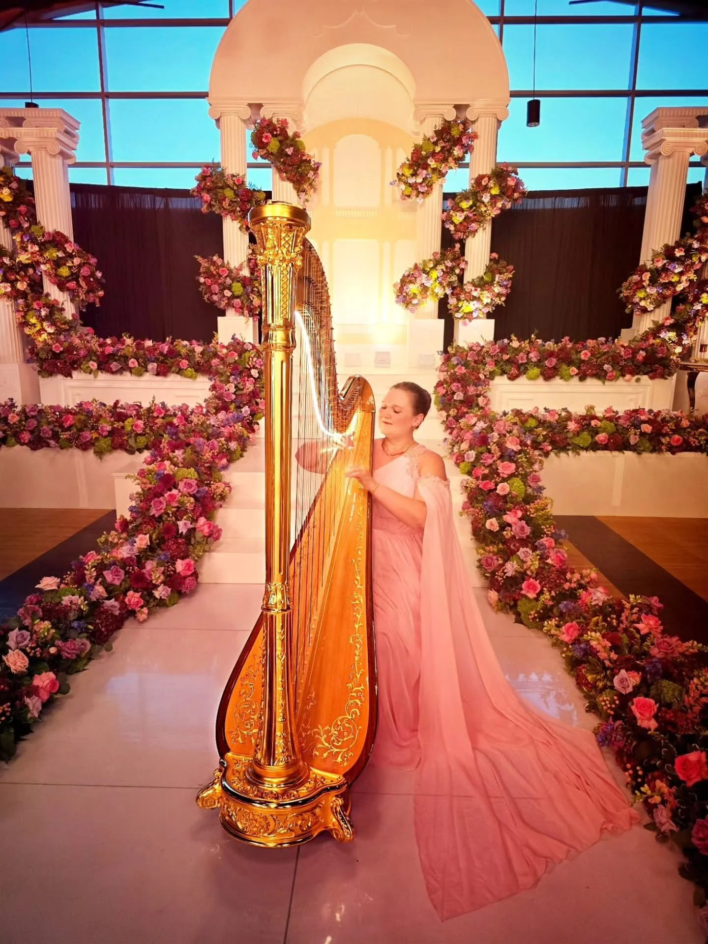 Www.TheMichiganHarpist.com
Www.youtube.com/@themichiganharpist

***
2/5 Weddings this week!

In this riot of live fragrant roses and blooms by @flowersbyrenee, the @_imadination created a breathtaking fantasy atmosphere for the bride and groom!

The 