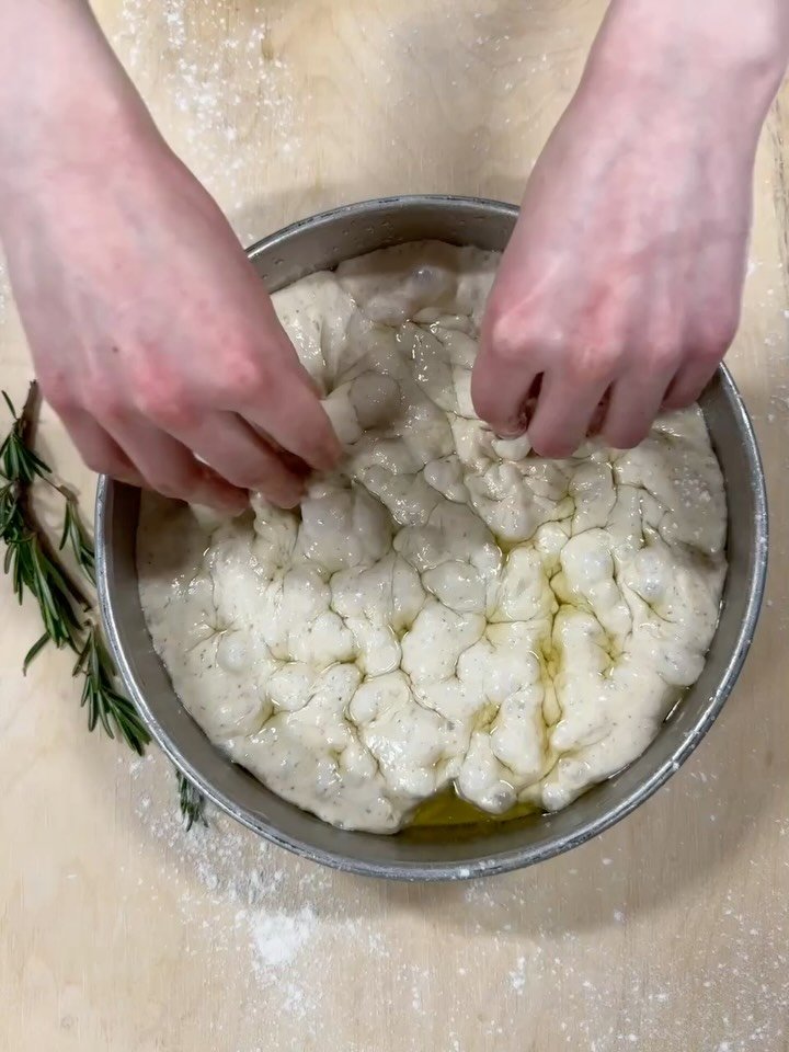 From dimpled to golden 😍🌿
Rosemary garlic focaccia, prepped with love and baked to perfection for your Easter table

Place your preorders for this Friday&rsquo;s pick up
Cutoff is Thursday at 4pm ⏰

Soft, herby, garlic olive oil goodness&hellip;thi