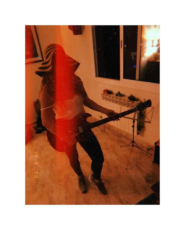 B A R C E L O N A ๐#guitarhero #anyexcuse #roleplay #houseparty #wildcat #notprofessional #stilllivingthedream #rollingstones #rocknroll