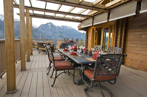 outsidediningoffkitchen.jpg