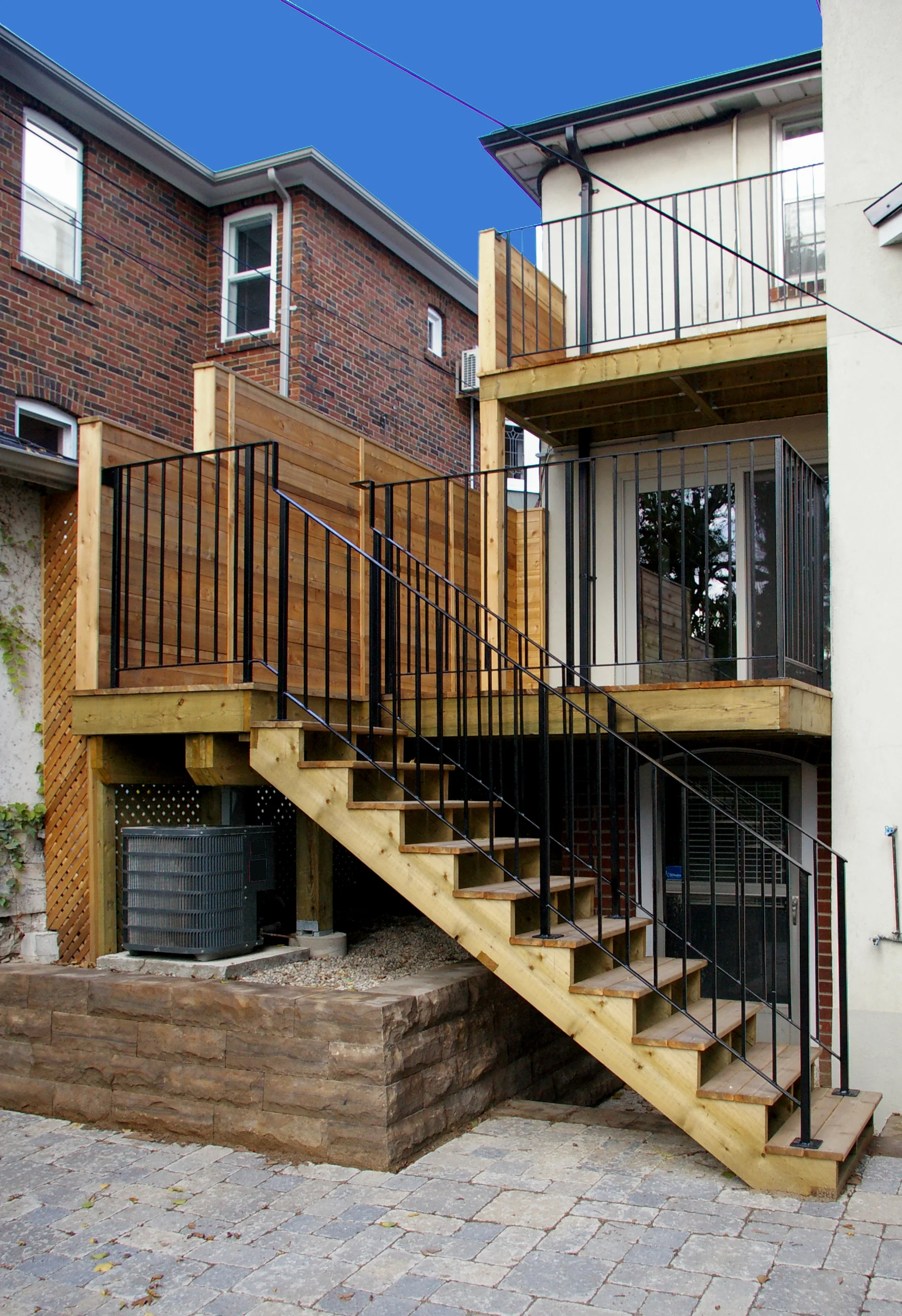 Halford - Exterior