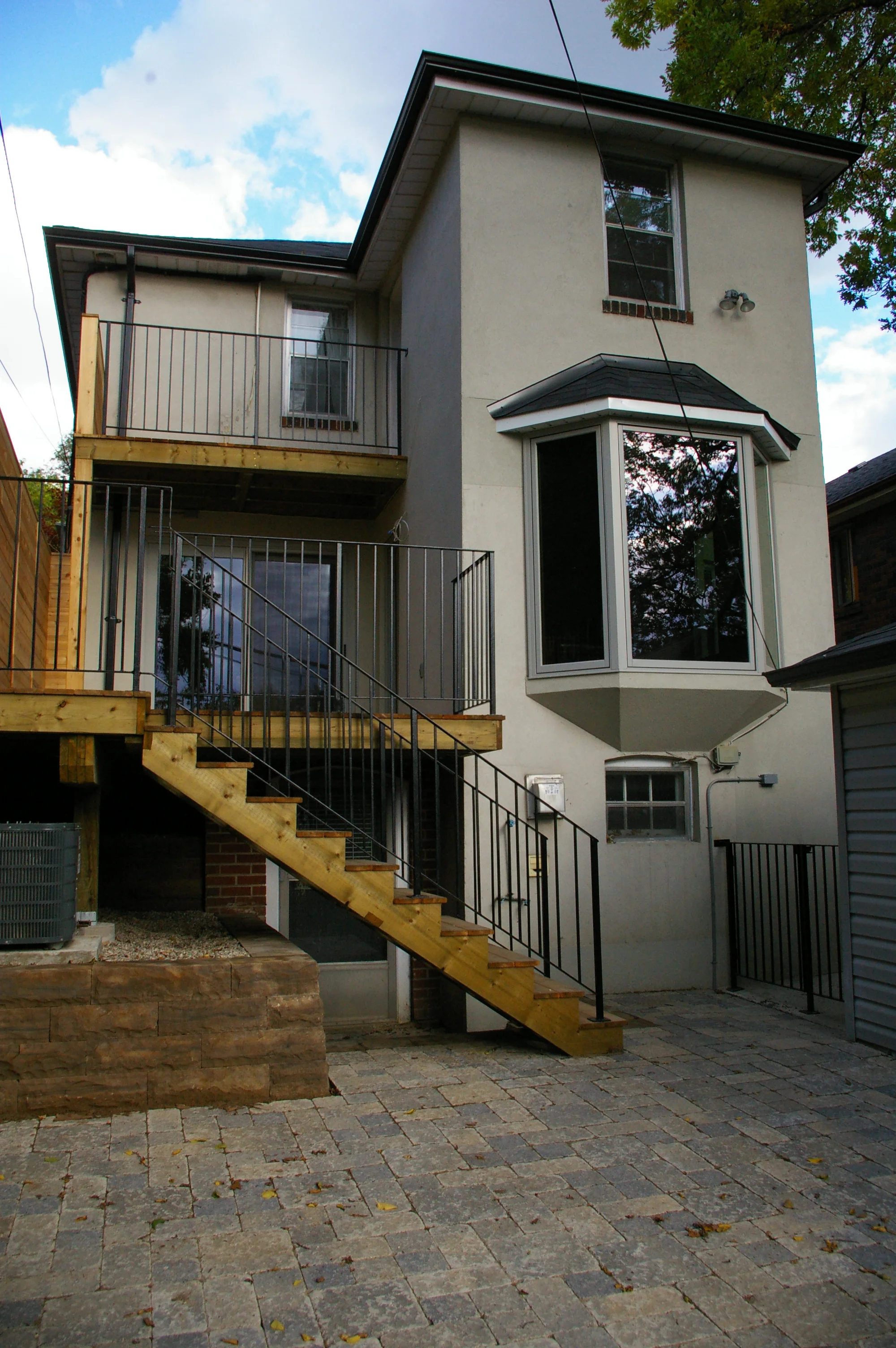 Halford - Exterior