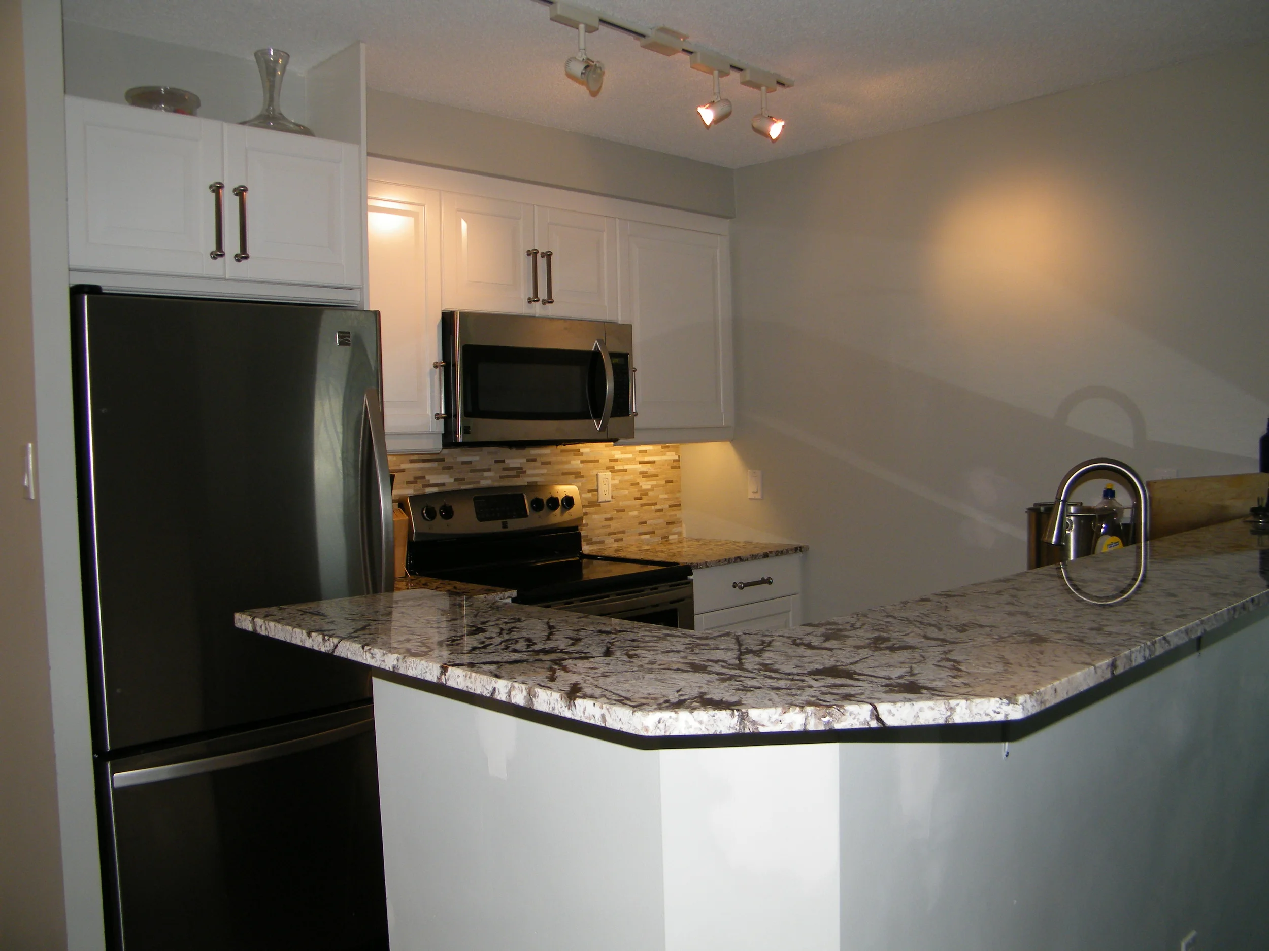 Yonge St - Condo