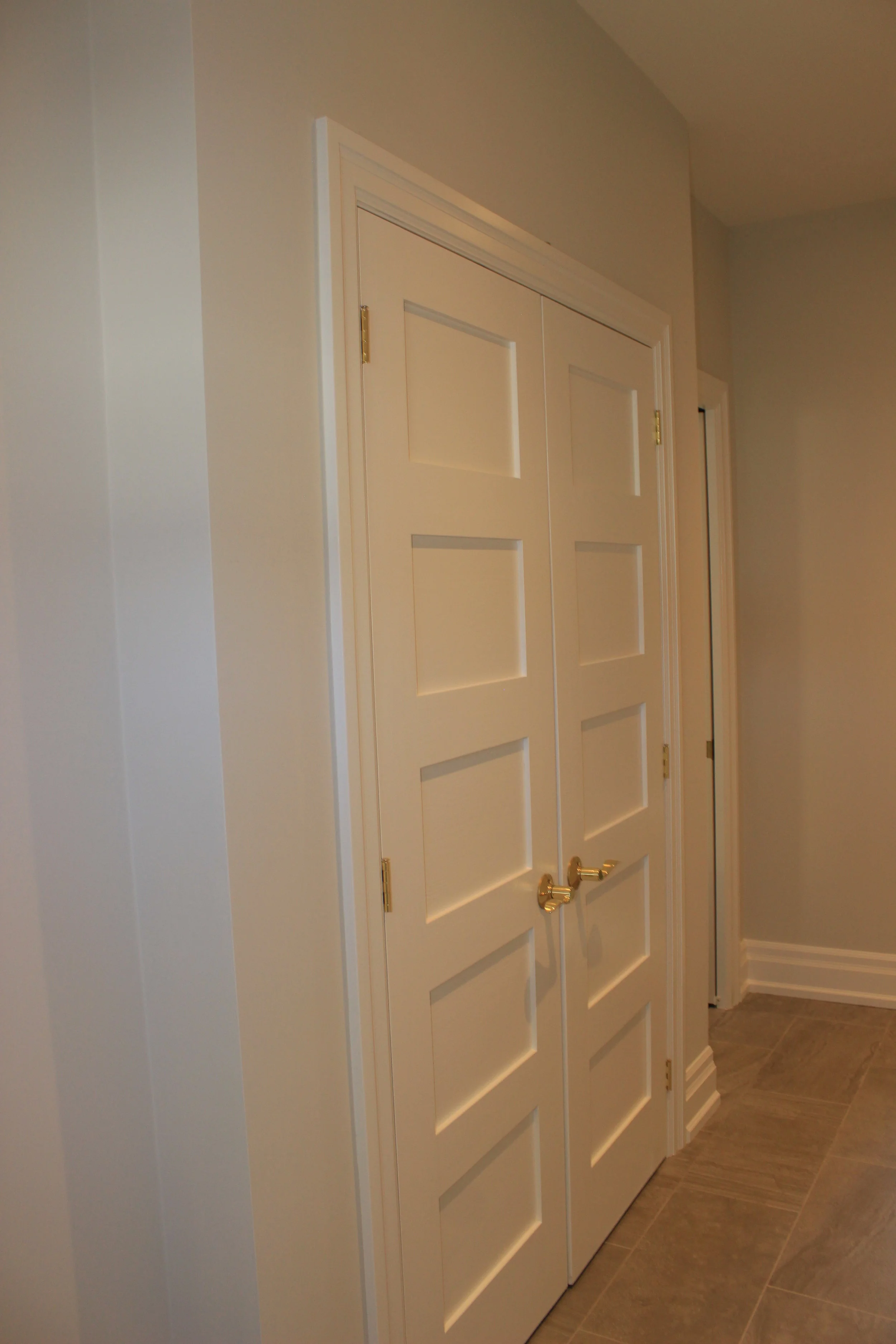Alcina - Hall Closet