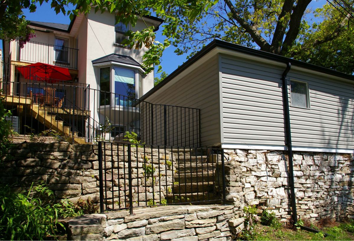 backyard-ideas-terraced-urban-yard.jpeg