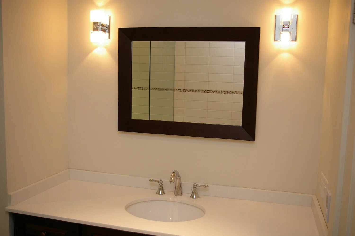 bryant_renovations_bathroom_renovation_large_mirror.jpg