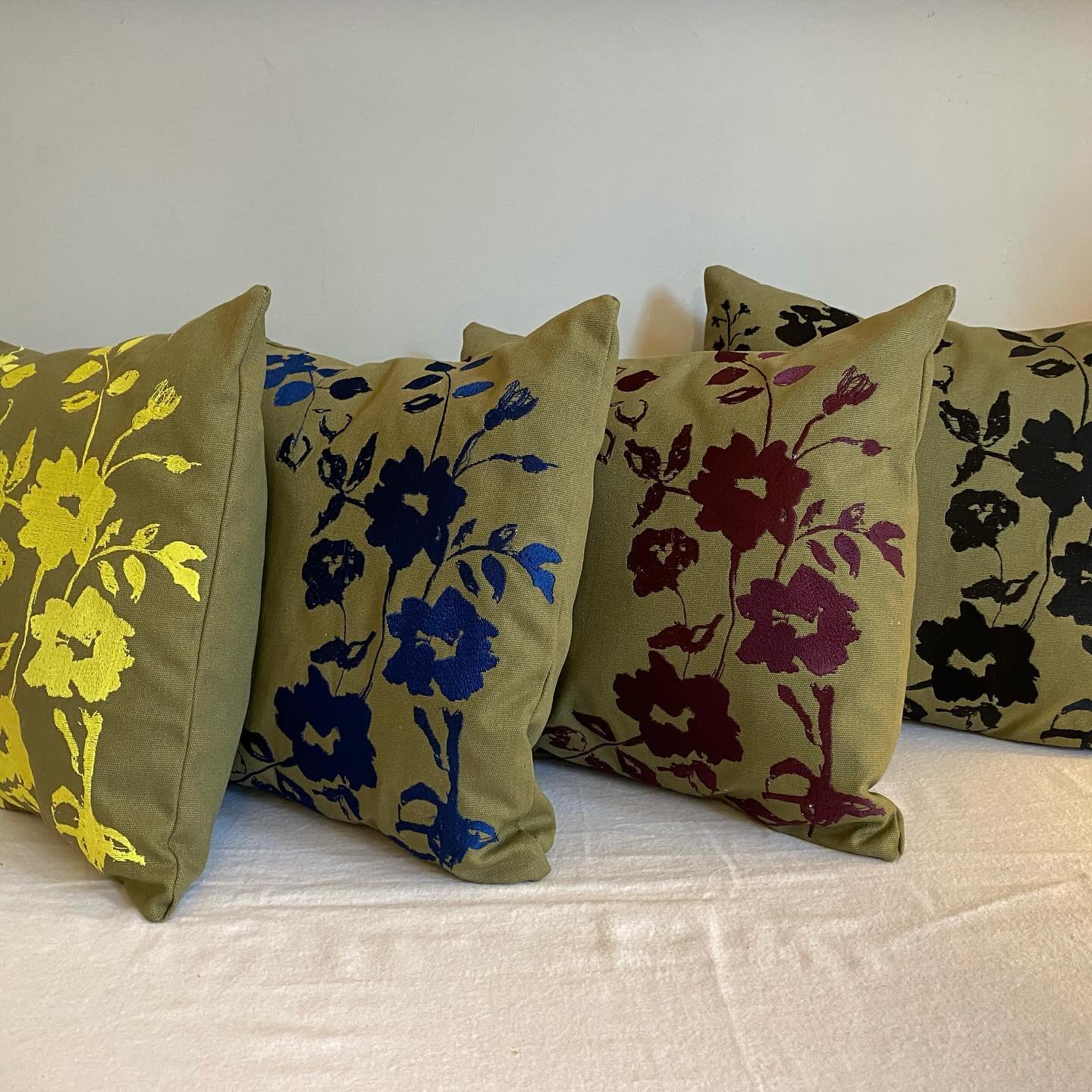 👋I&rsquo;m here today and tomorrow @totterdownarttrail at 10 Crowndale Road Bristol 

I&rsquo;m selling cushions, artworks,  shades and napkins, that I&rsquo;ve designed, embroidered and made. 

Commissions are welcome! 

#jaynegouldingdesign 
#jayn