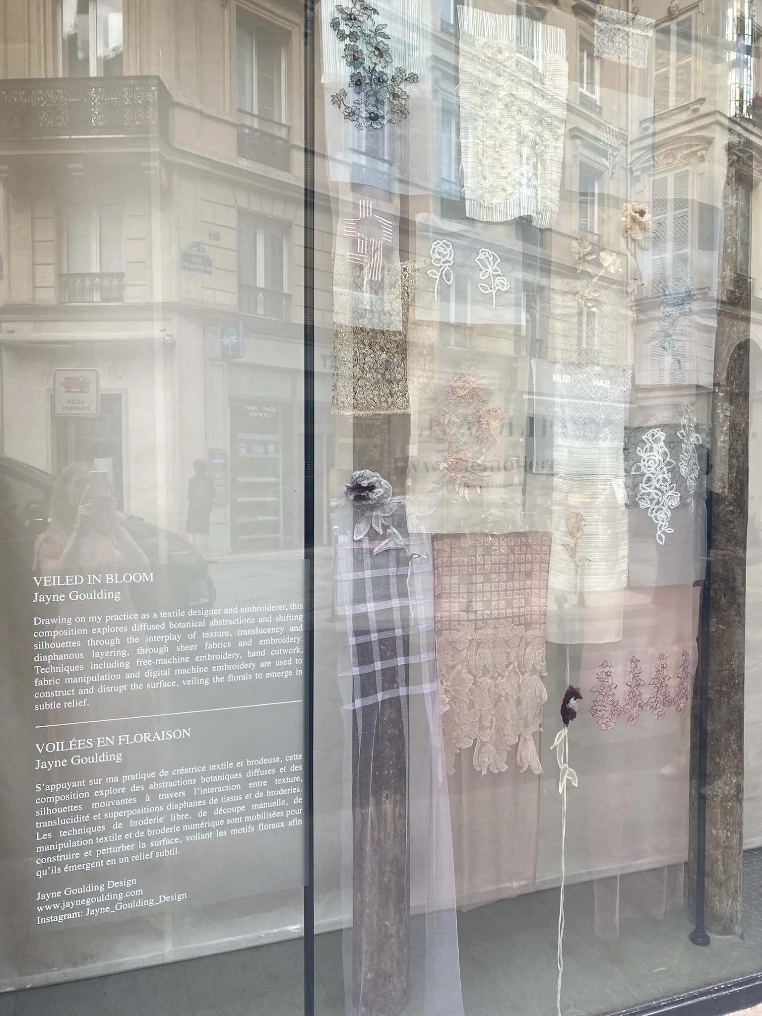 I&rsquo;m lucky to be in Paris over the next few days 🌞 

I&rsquo;m here exhibiting my embroidery collection at PREVIEW @interfiliere.paris in a beautiful showroom, in the heart of the city ❤️
I&rsquo;ve created an embroidered panel which is hanging